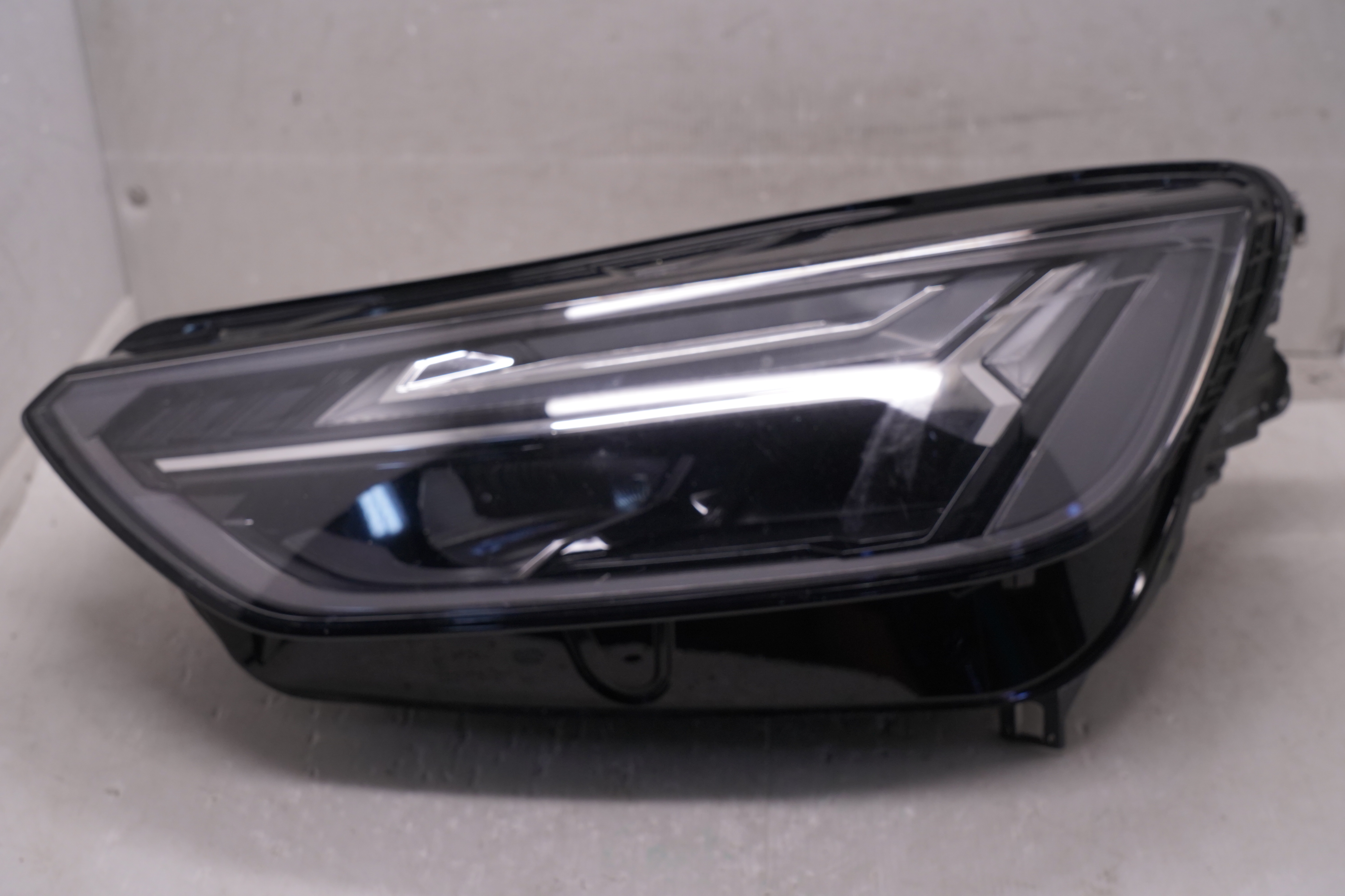 AUDI Q5 2021-2023 LED L.H.S HEADLIGHT GENUINE