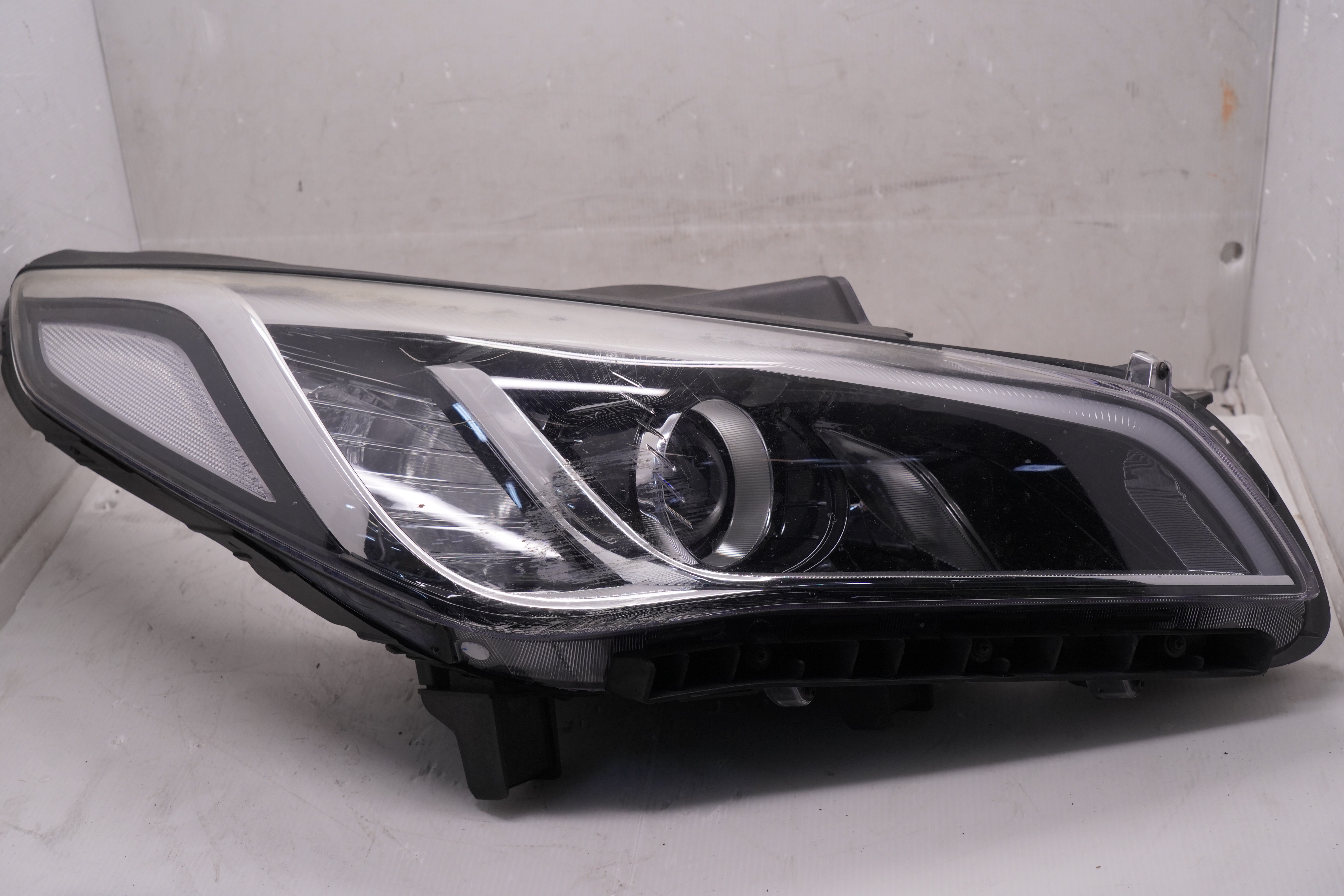 HYUNDAI SONATA 2015-2017 HALOGEN R.H.S HEADLIGHT GENUINE