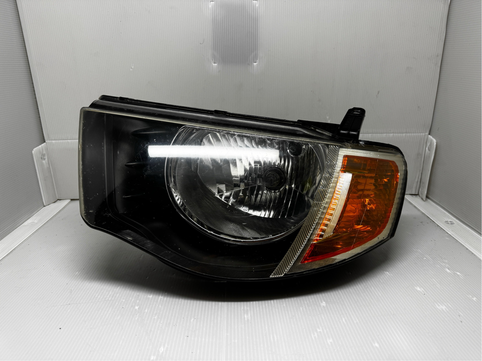 MITSUBISHI TRITON ML/MN 09/09-05/15 HEADLIGHT GENUINE