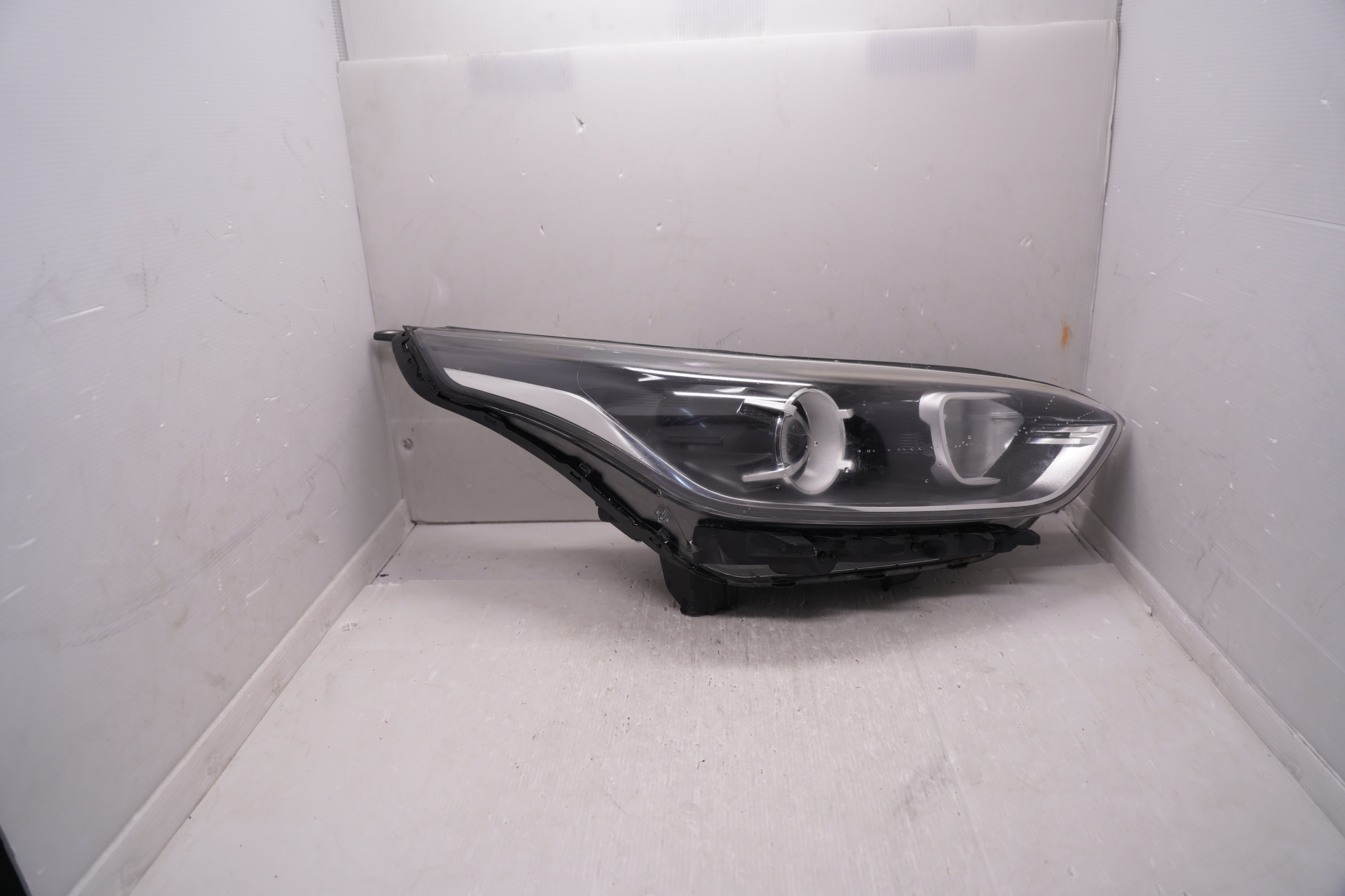 KIA CERATO 2016-2023 R.H.S HEADLIGHT GENUINE