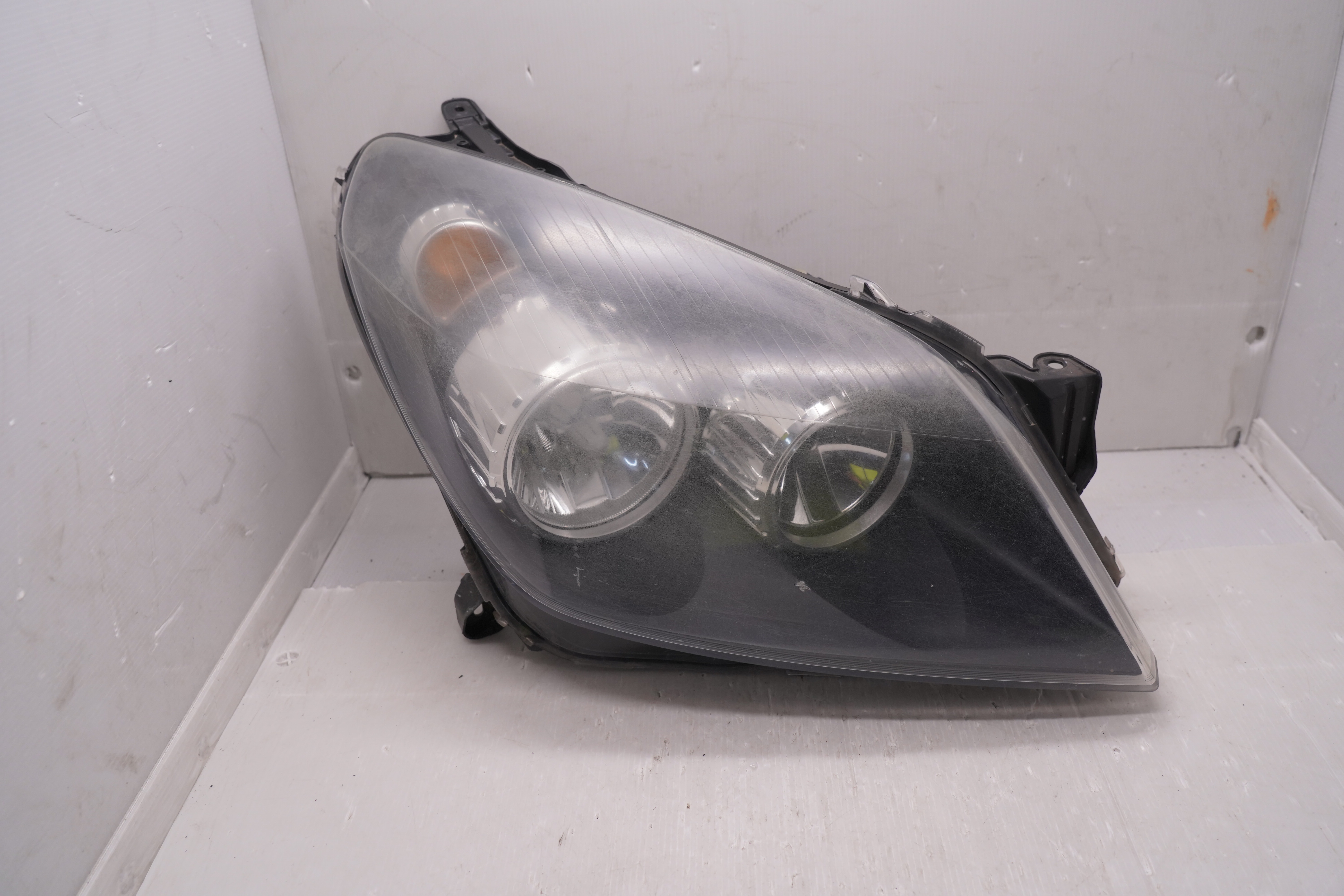 HOLDEN ASTRA 2004-2009 HALOGEN R.H.S HEADLIGHT GENUINE