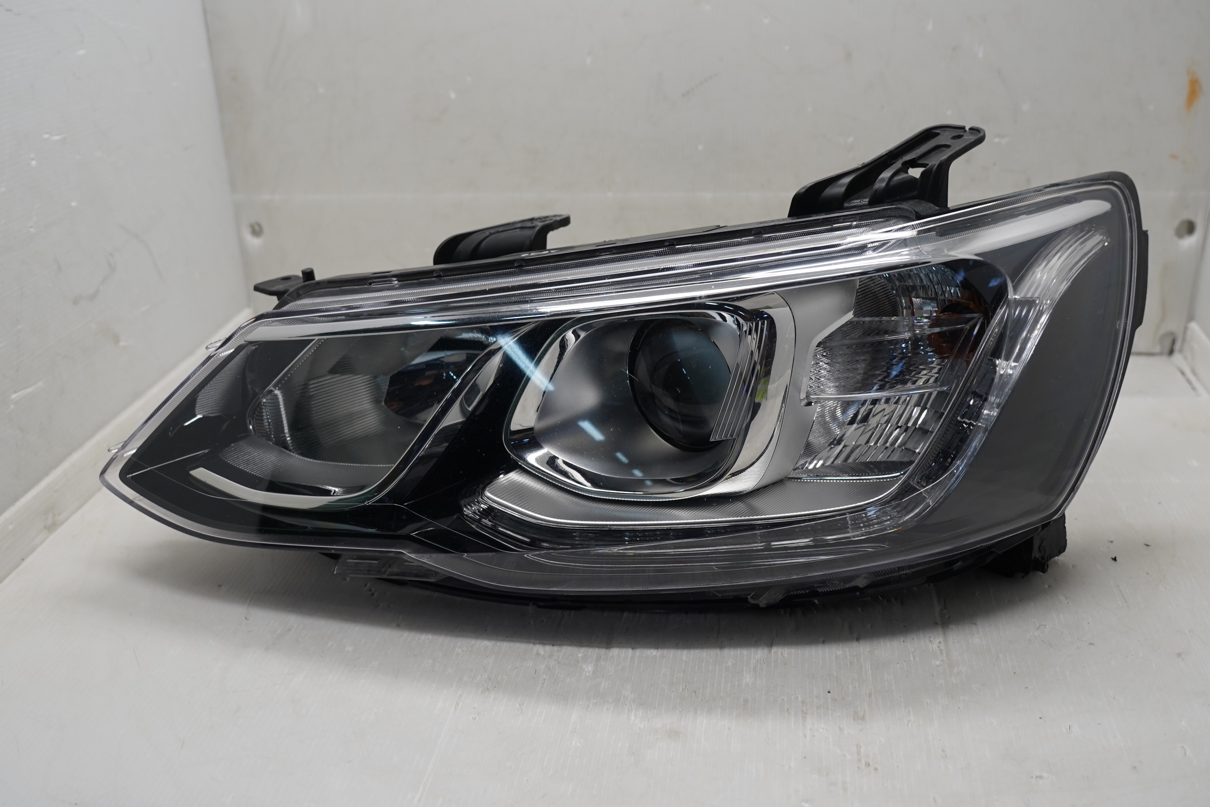 HOLDEN BARINA (AVEO/SONIC) 2017-2019 HALOGEN L.H.S HEADLIGHT GENUINE