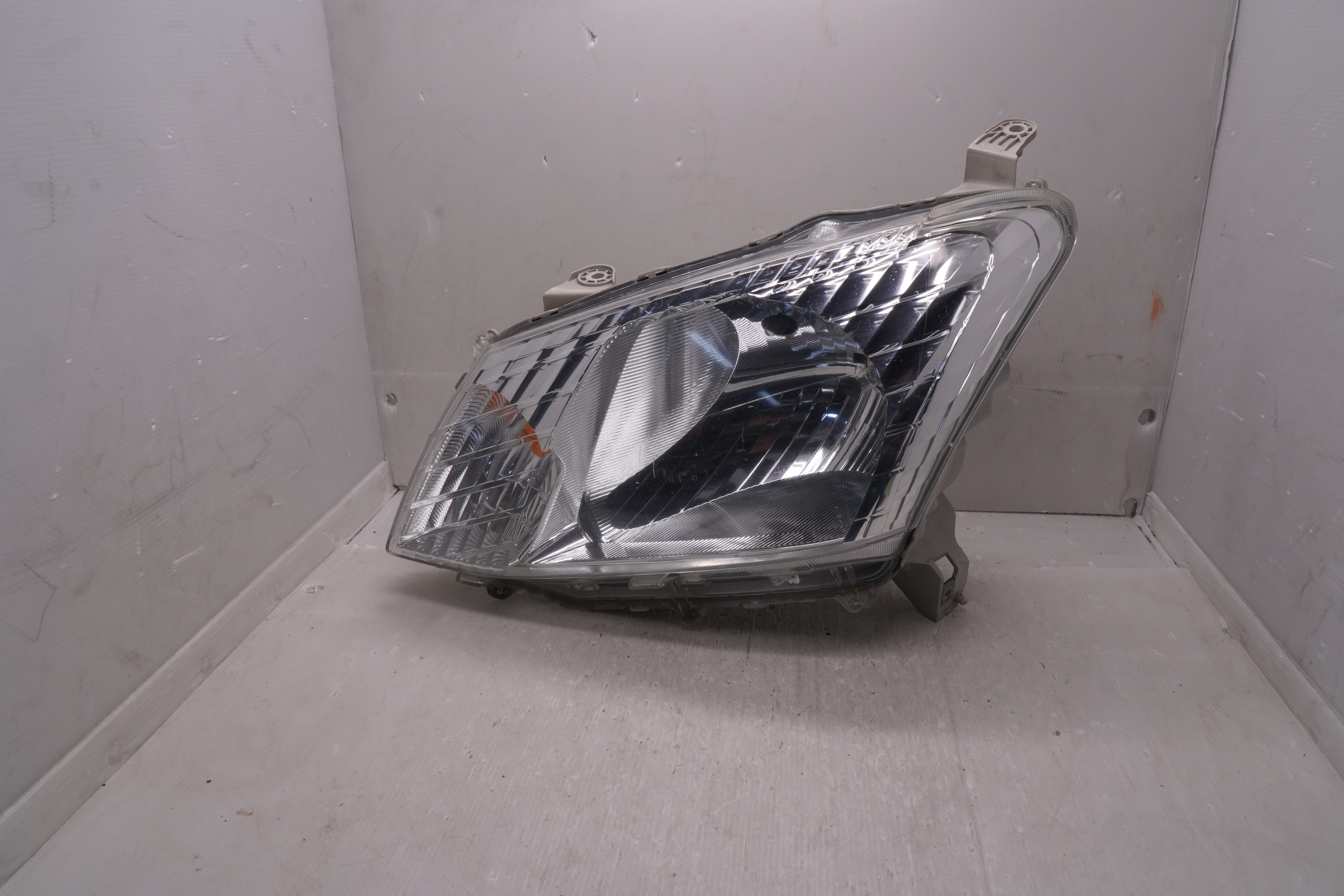 ISUZU D-MAX 2012-2015 HALOGEN L.H.S HEADLIGHT GENUINE