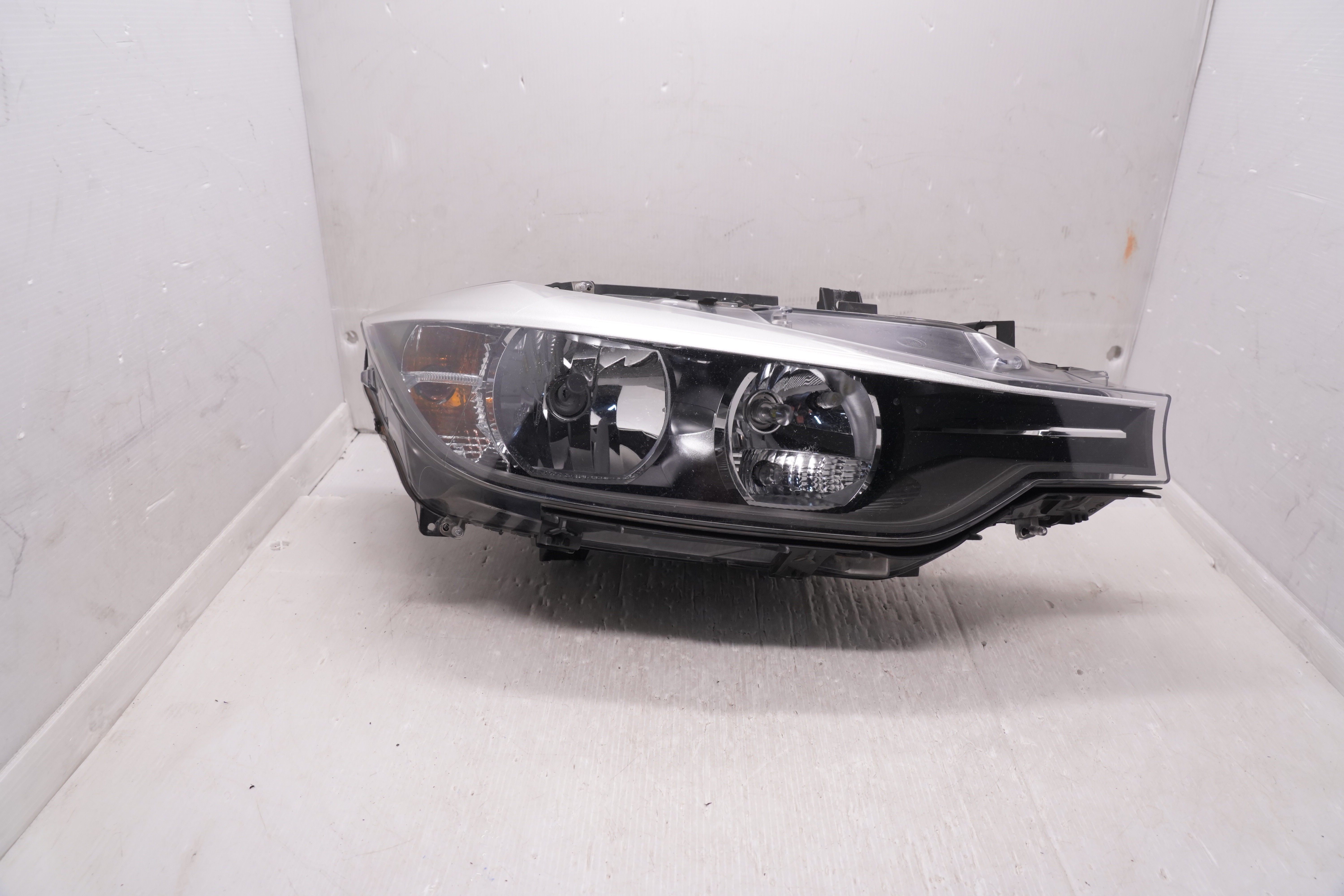 BMW 3 SERIES F30 F31 F35 2012-2014 HALOGEN R.H.S HEADLIGHT GENUINE
