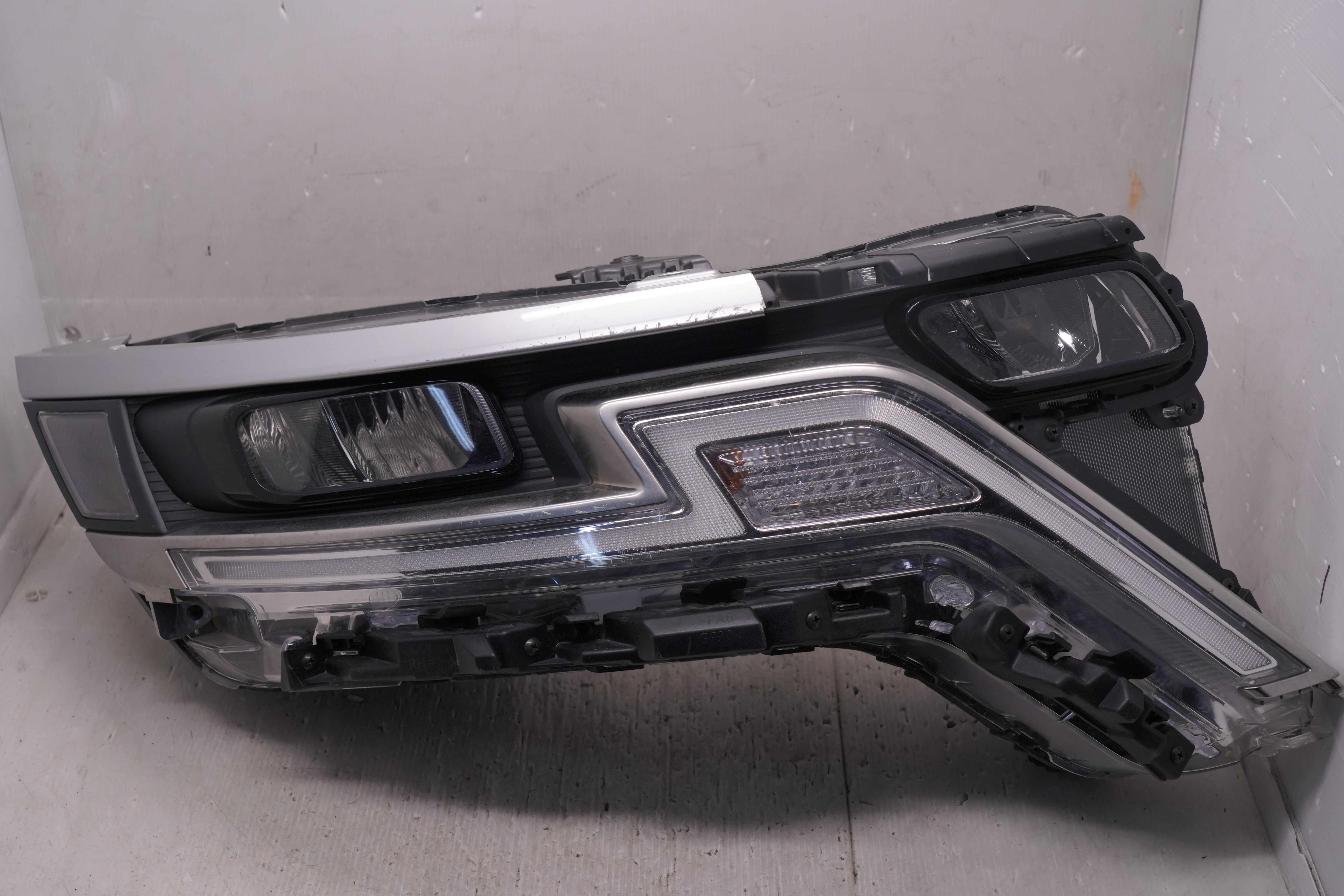 KIA CARNIVAL 2021-2023 LED R.H.S HEADLIGHT GENUINE