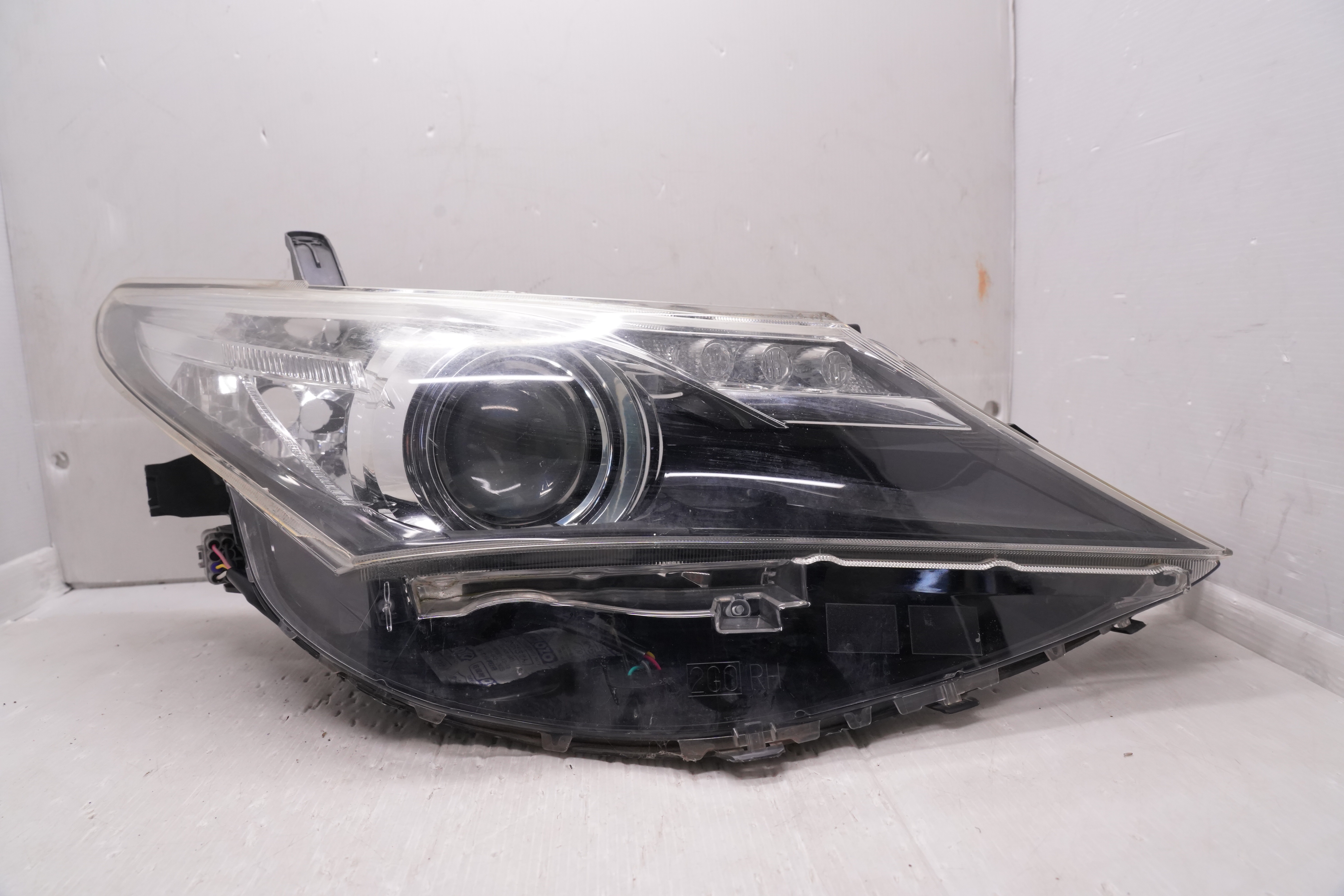 TOYOTA COROLLA AURIS NZE181H 2012-2014 HALOGEN R.H.S HEADLIGHT GENUINE