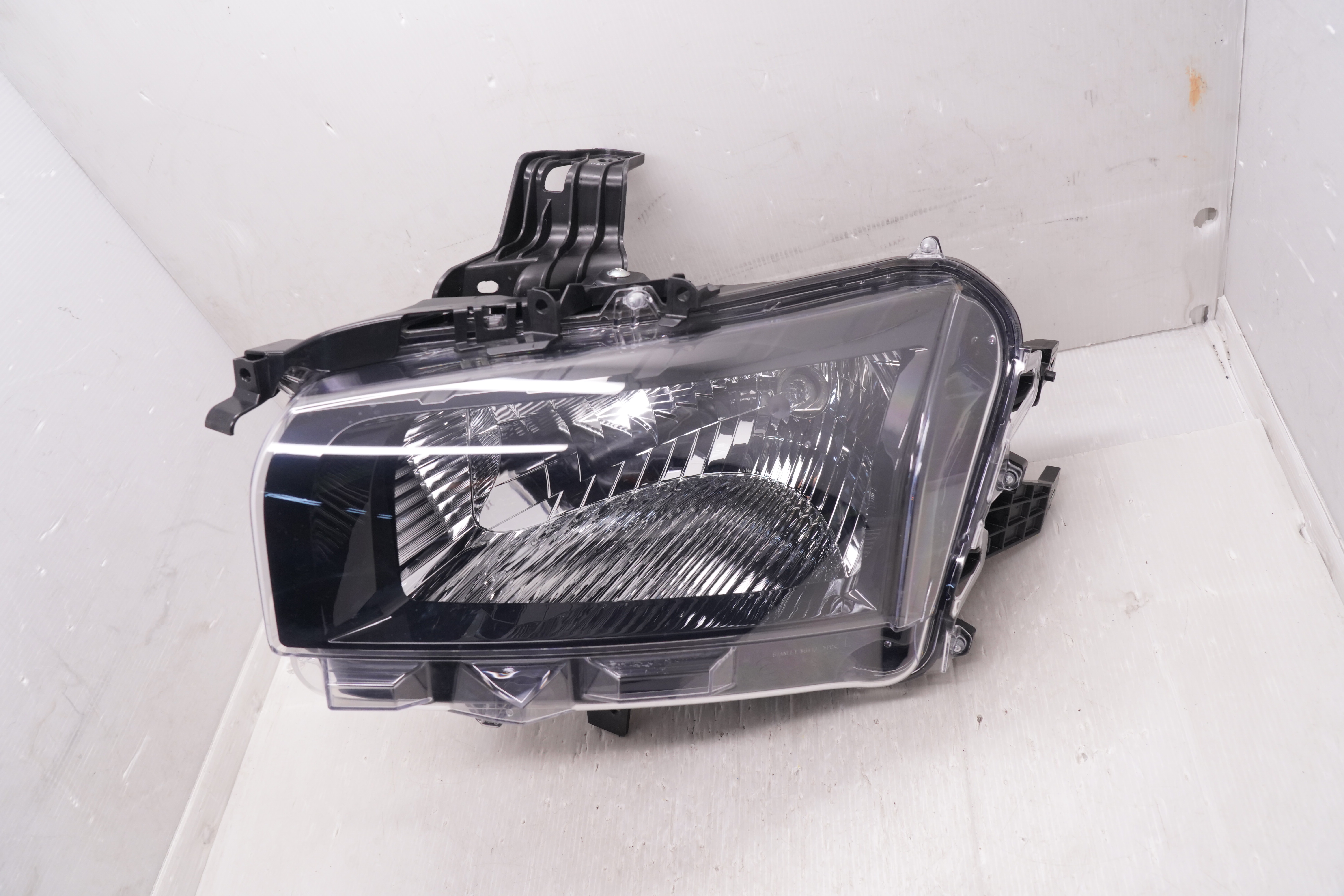 MITSUBUSHI TRITION L200 2023-2025 HALOGEN L.H.S HEADLIGHT GENUINE