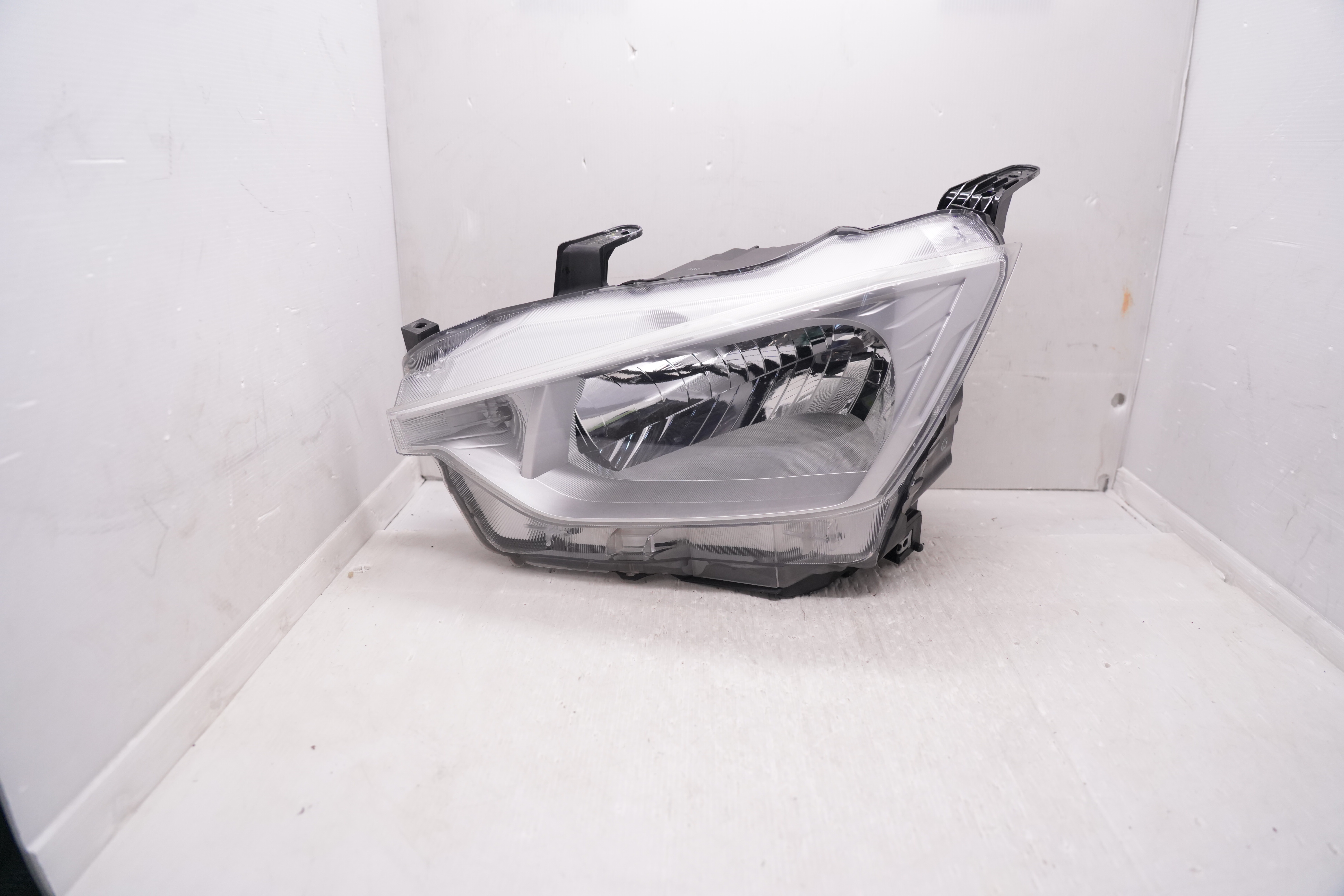 ISUZU D-MAX SX 2021-2023 HALOGEN L.H.S HEADLIGHT GENUINE