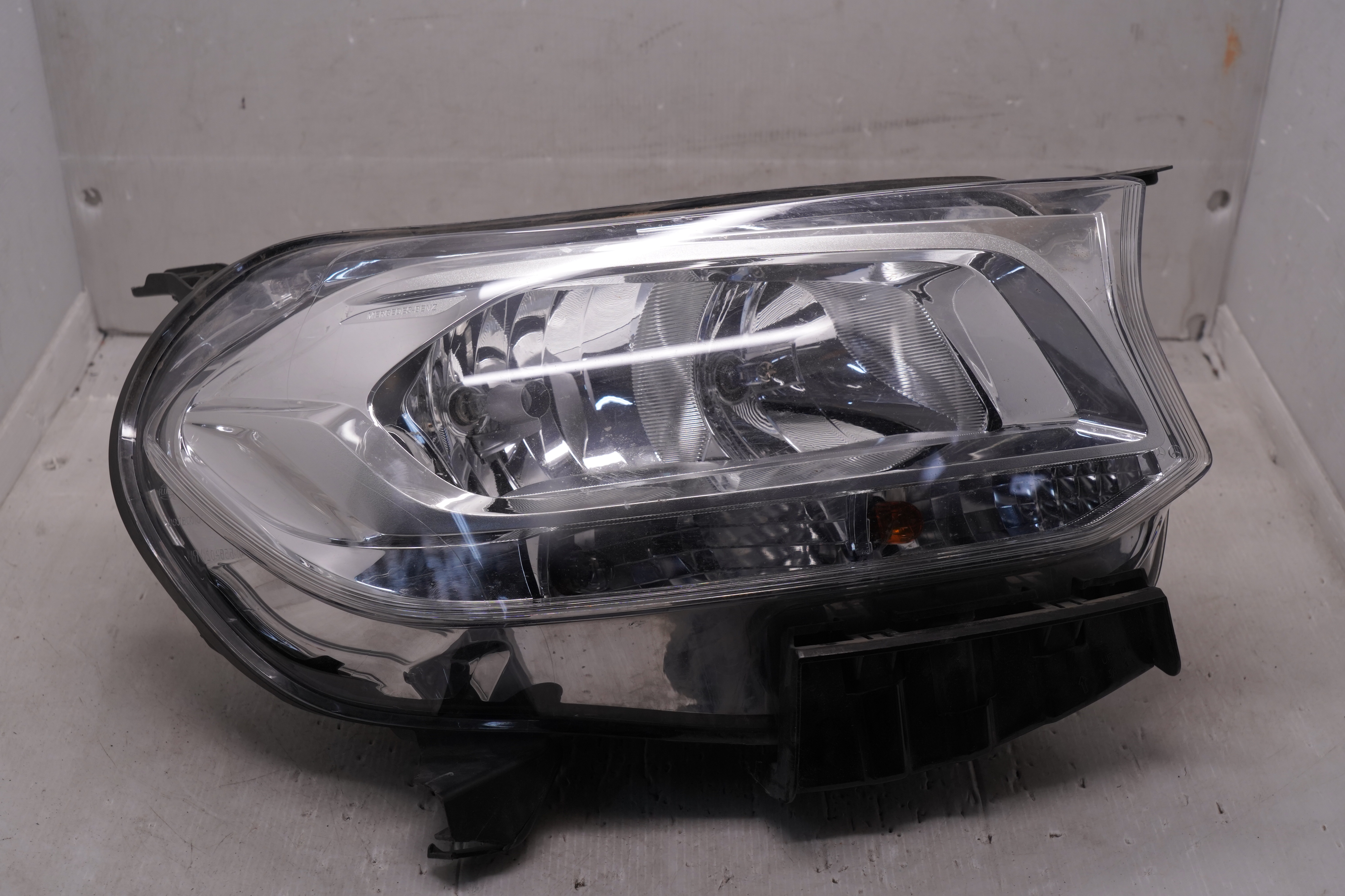 MERCEDES X-CLASS HALOGEN R.H.S GENUINE