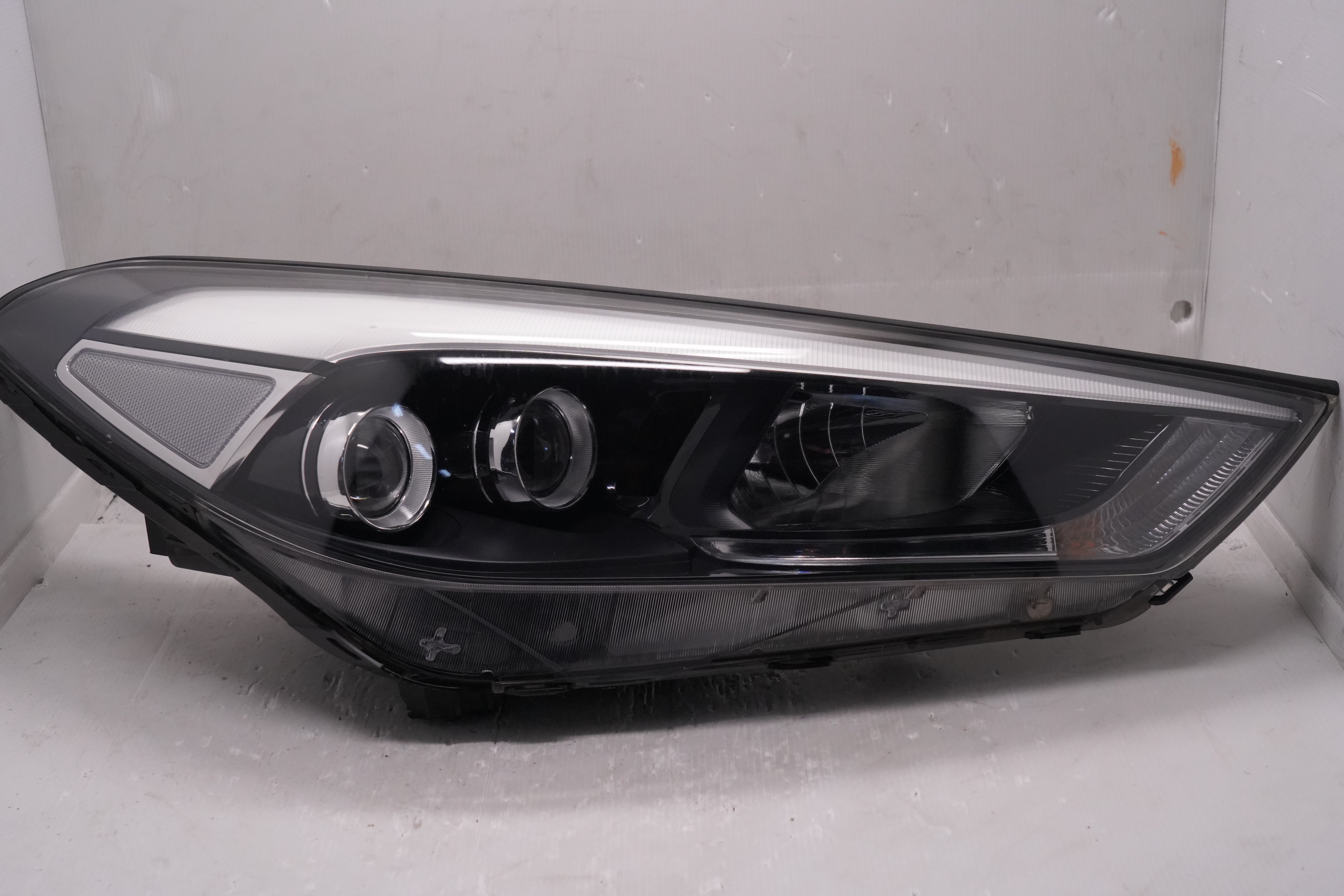 HYUNDAI TUCSON 2015-2017 LED R.H.S HEADLIGHT GENUINE