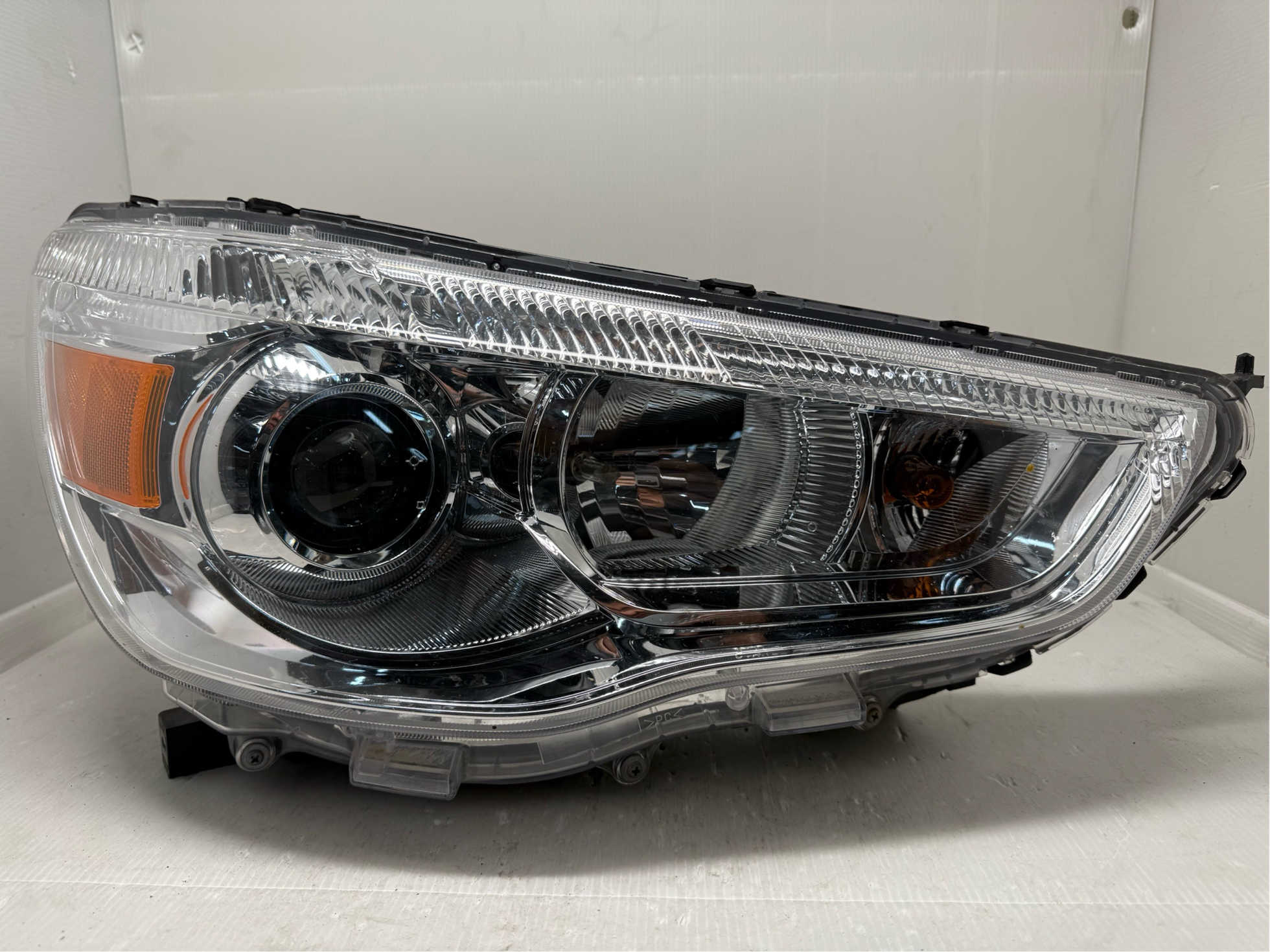 MITSUBISHI ASX 2010-2018 HALOGEN R.H.S HEADLIGHT GENUINE