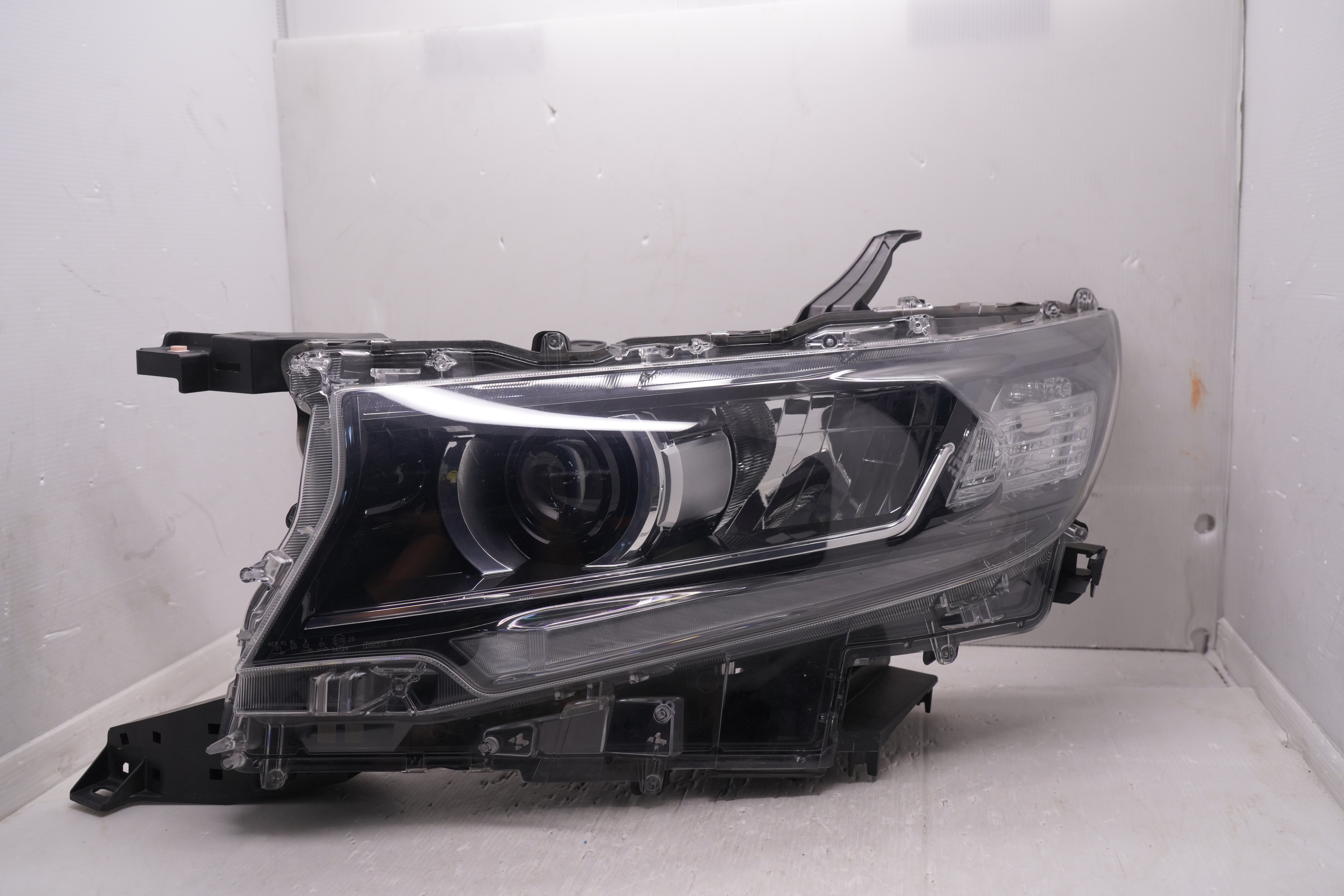 TOYOTA LANDCRUISER PRADO 150 GDJ150R 2018-2022 LED L.H.S HEADLIGHT GENUINE