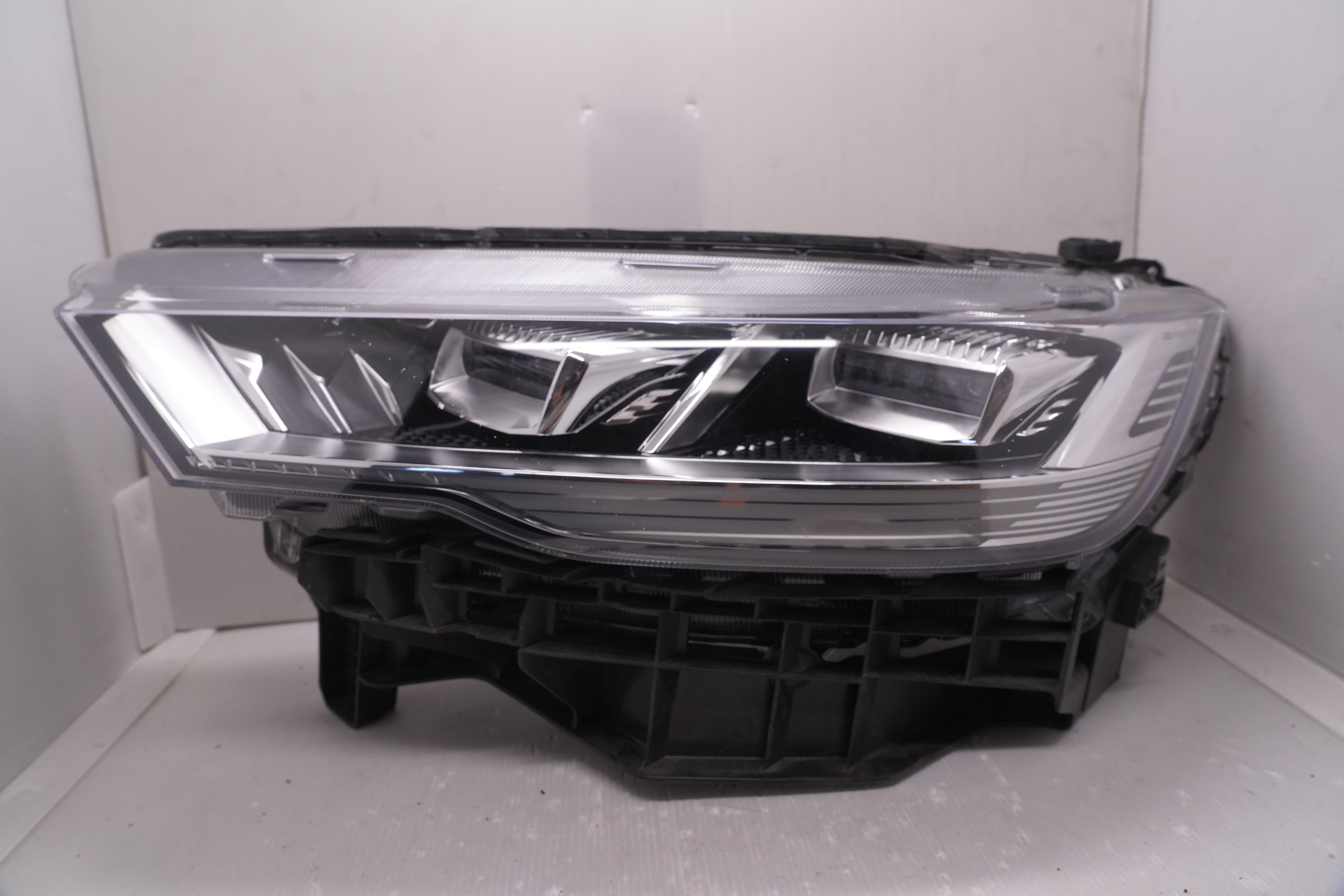 GREAT WALL HAVAL H6 2021-2023 LED L.H.S HEADLIGHT GENUINE