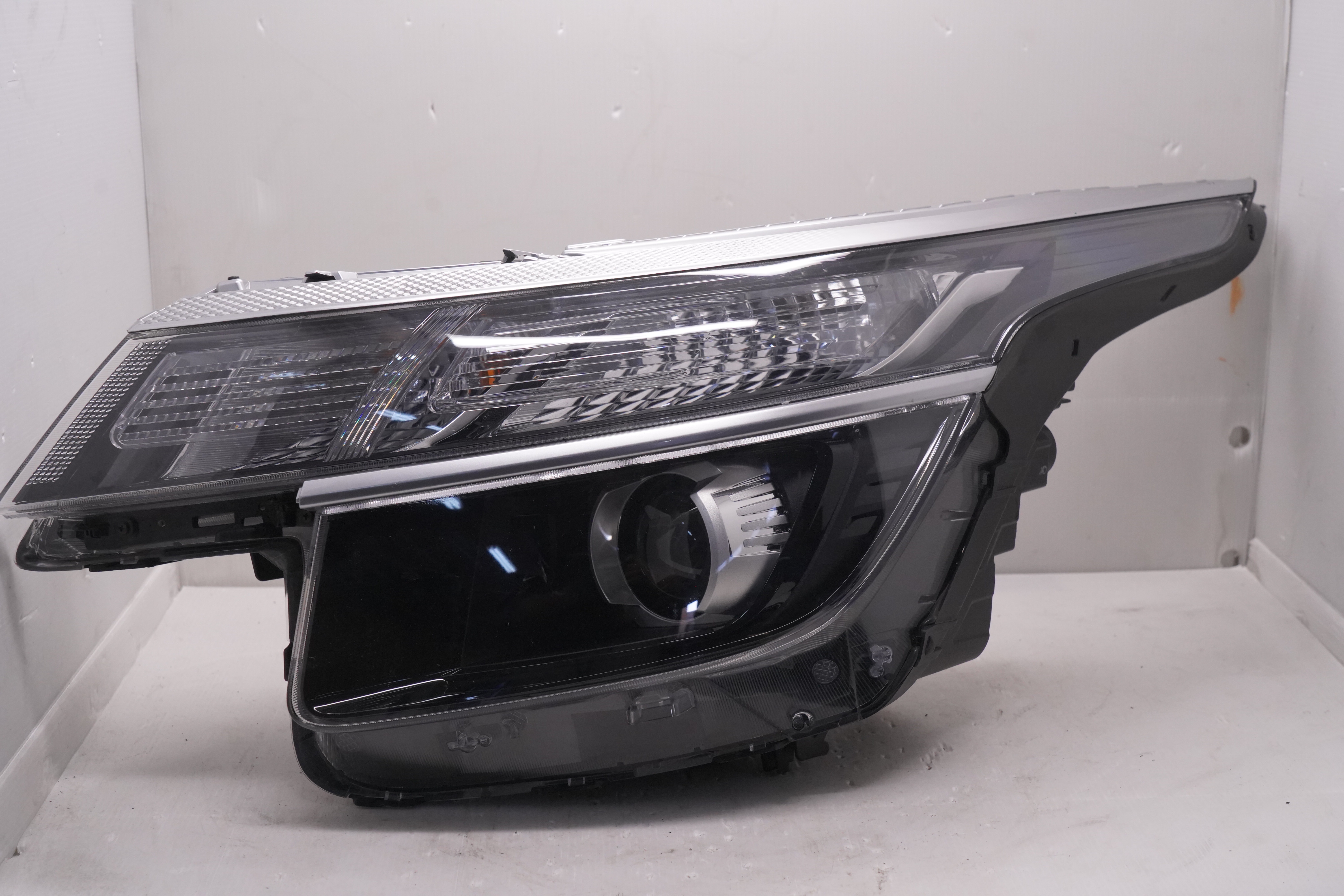 KIA SELTOS 2020-2022 L.H.S HEADLIGHT GENUINE