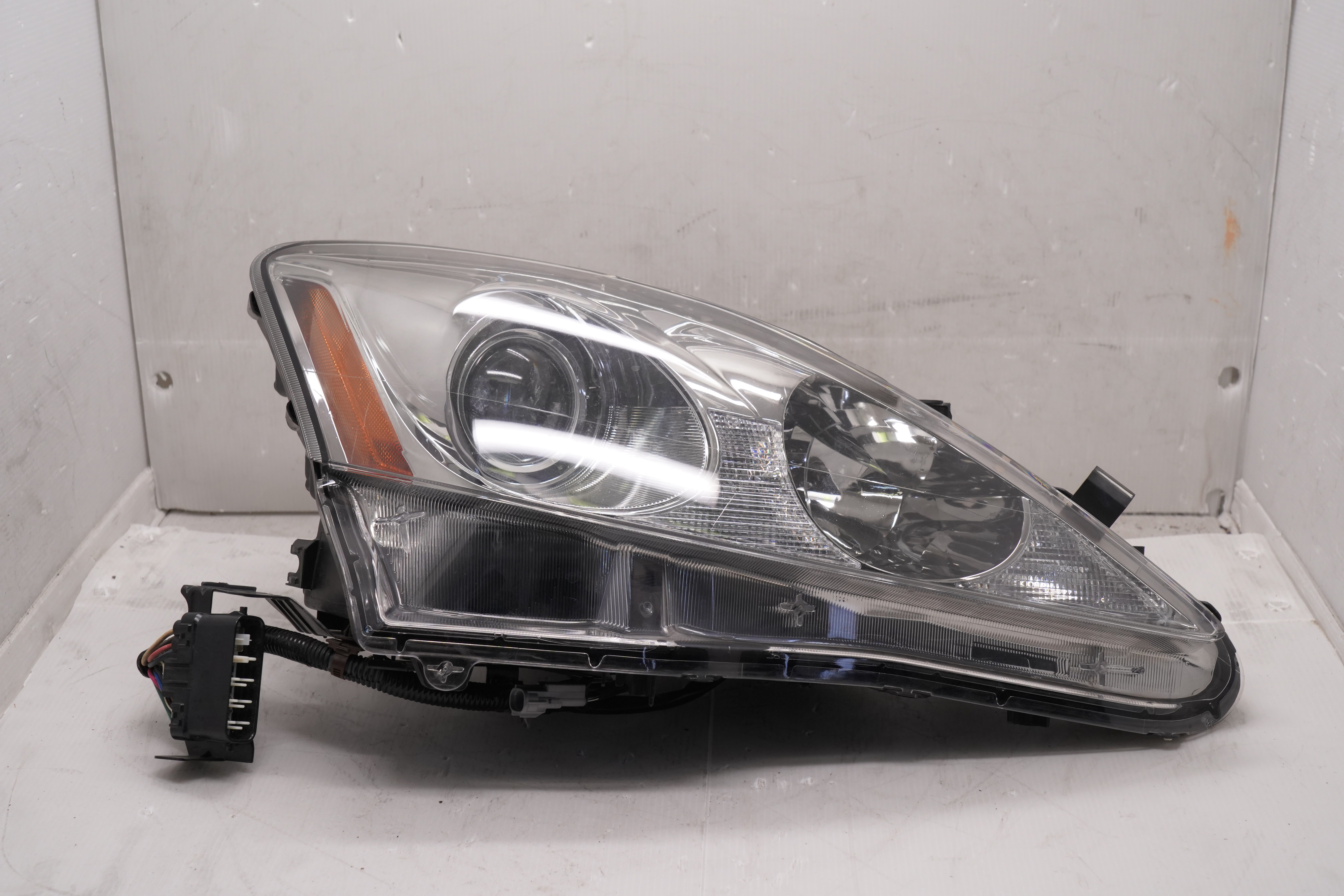 LEXUS IS 250 2IS 2006-2013 XENON R.H.S HEADLIGHT GENUINE