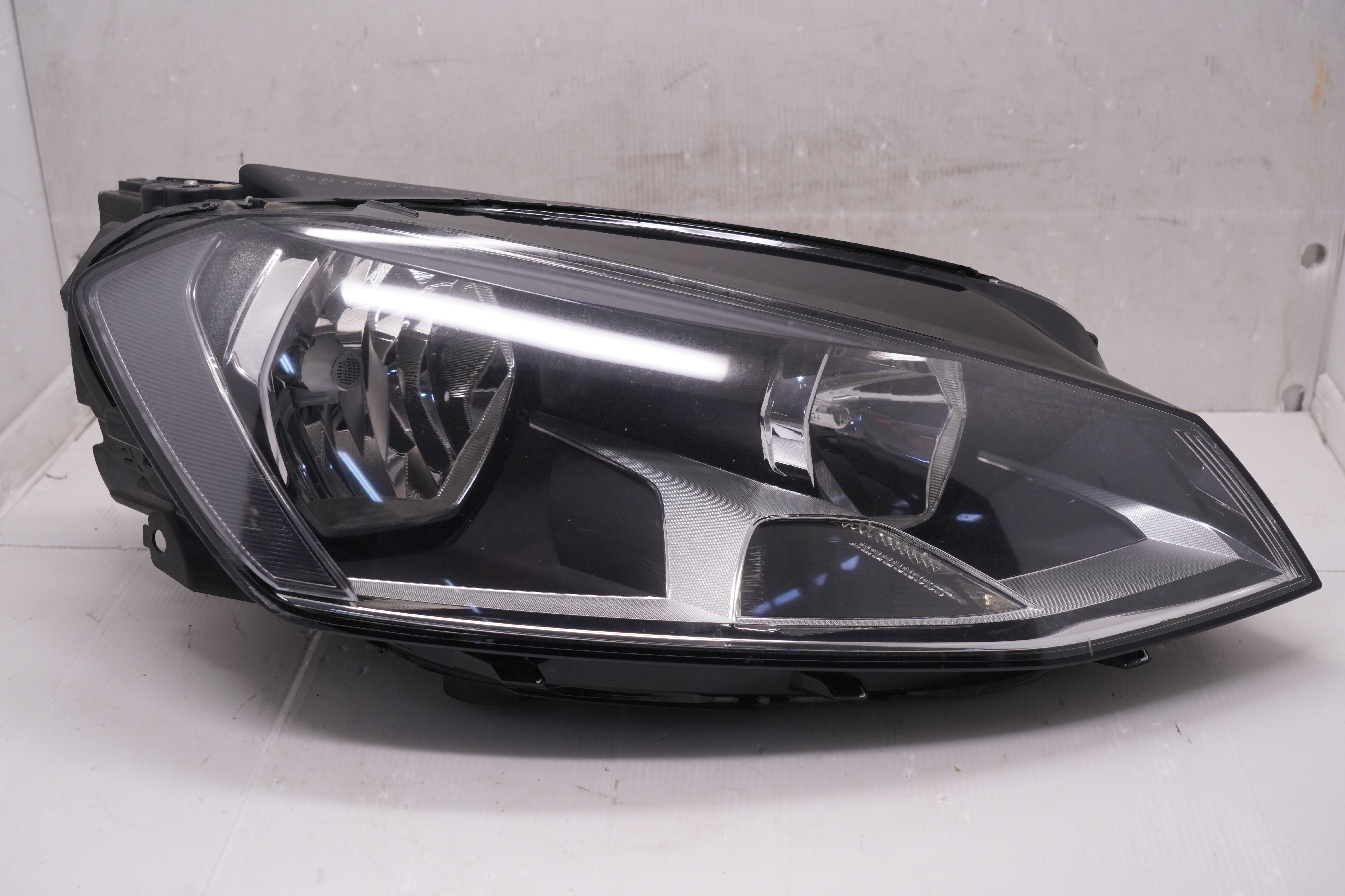 VOLKSWAGEN GOLF MK7 2014-2016 HALOGEN R.H.S HEADLIGHT GENUINE