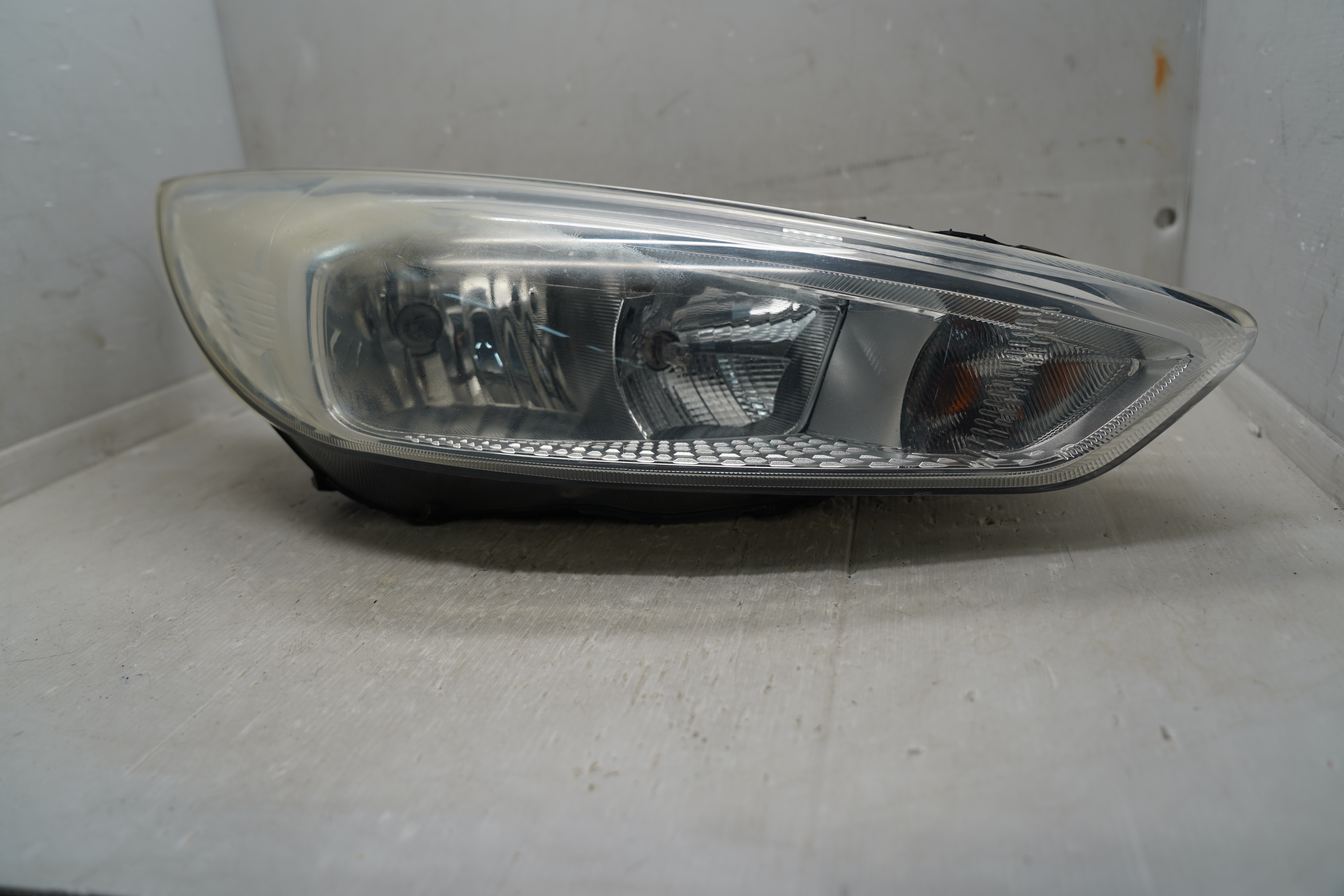FORD FOCUS MK3 2015-2018 HALOGEN R.H.S HEADLIGHT GENUINE