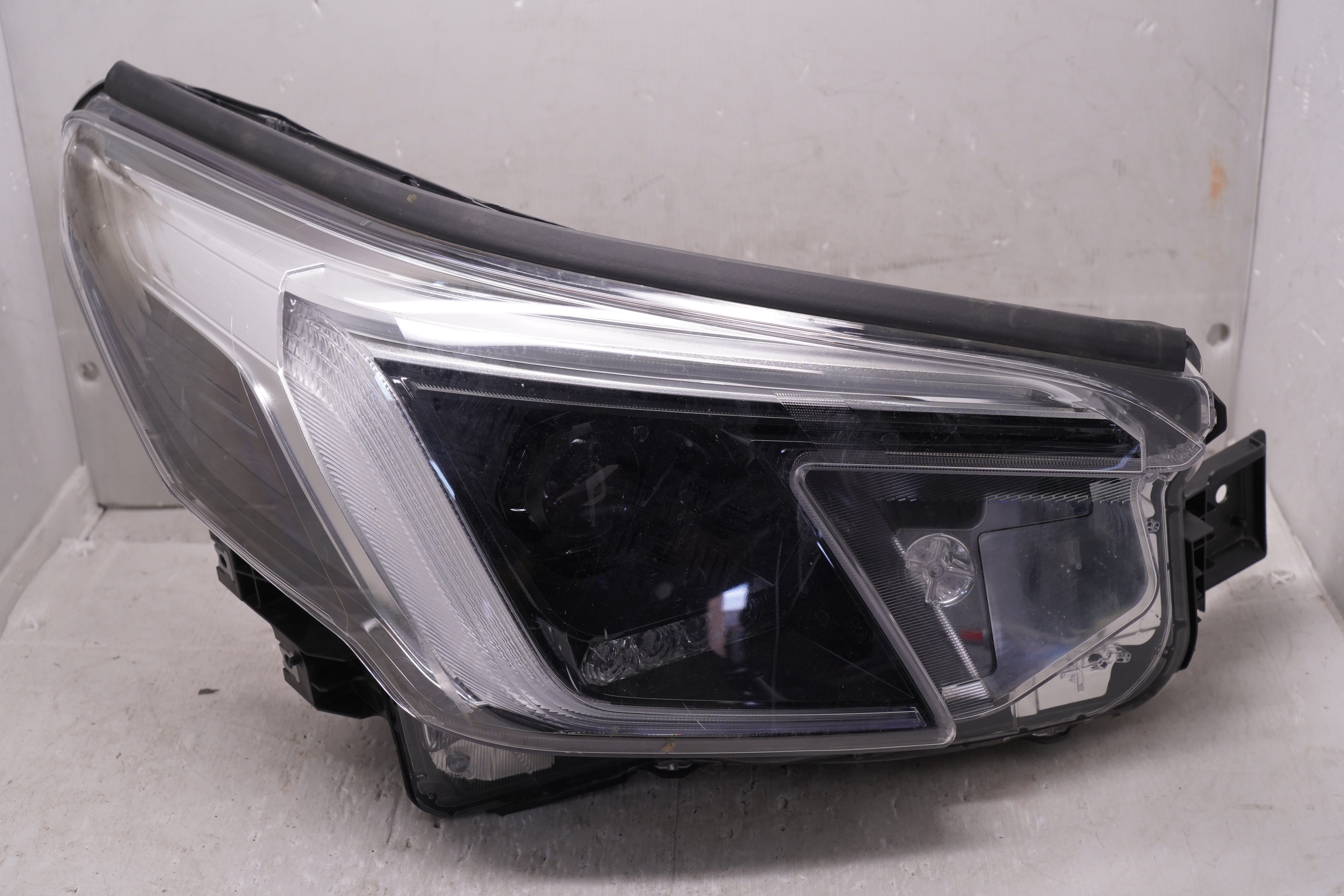SUBARU FORESTER 2022-2024 LED R.H.S HEADLIGHT GENUINE