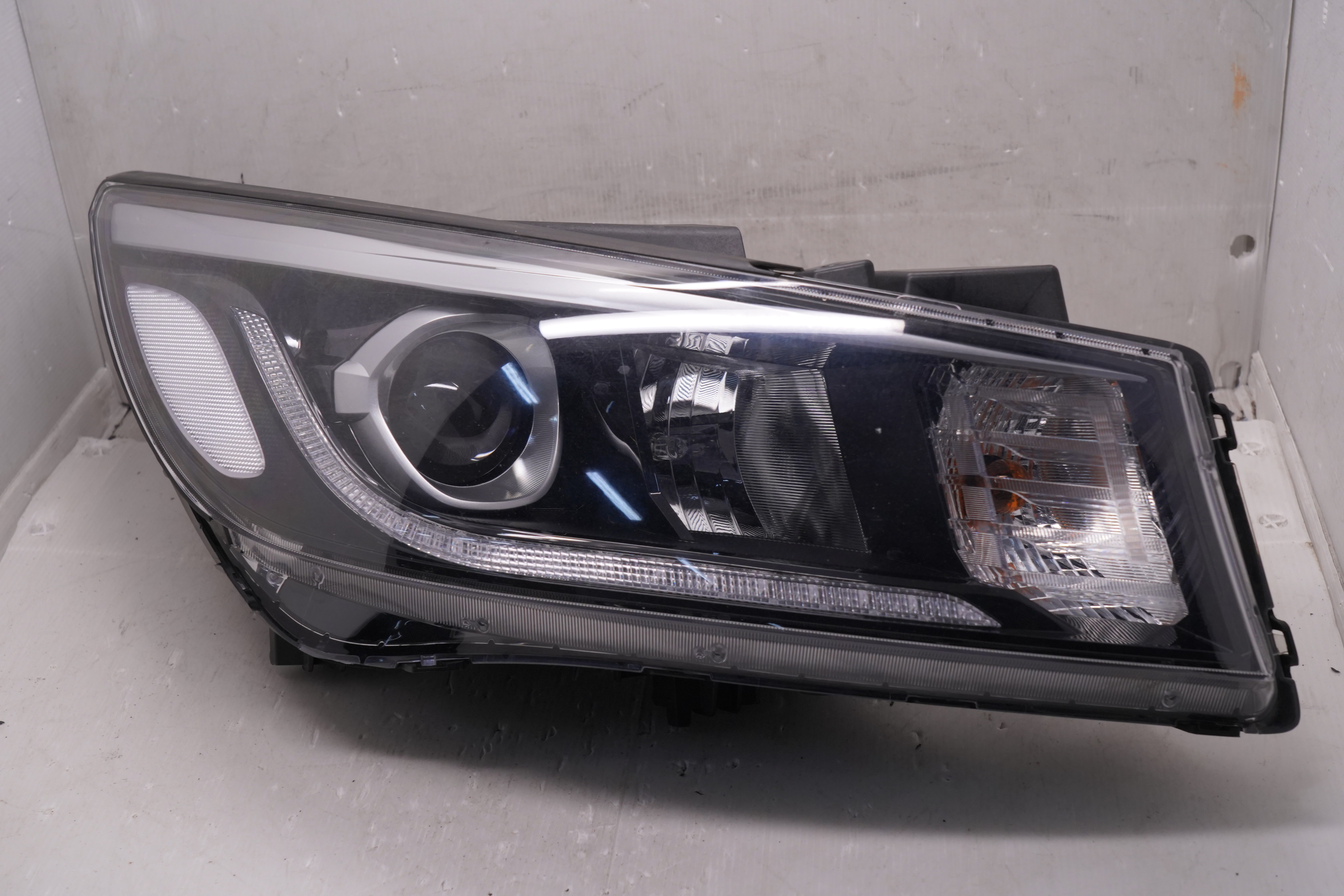 KIA CARNIVAL 2018-2020 LED R.H.S HEADLIGHT GENUINE