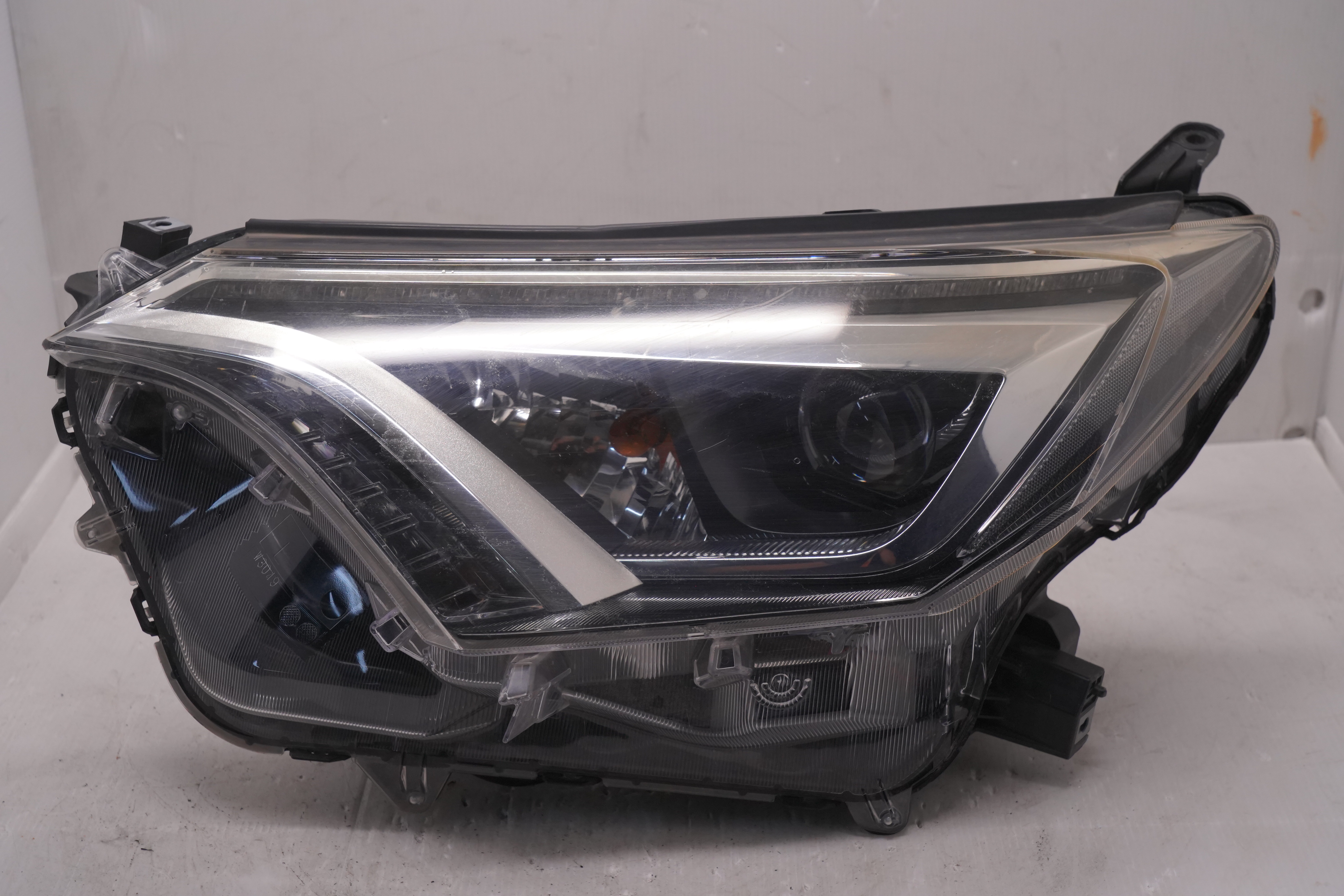 TOYOTA RAV4 4.5 XA40 2016-2018 LED L.H.S HEADLIGHT
