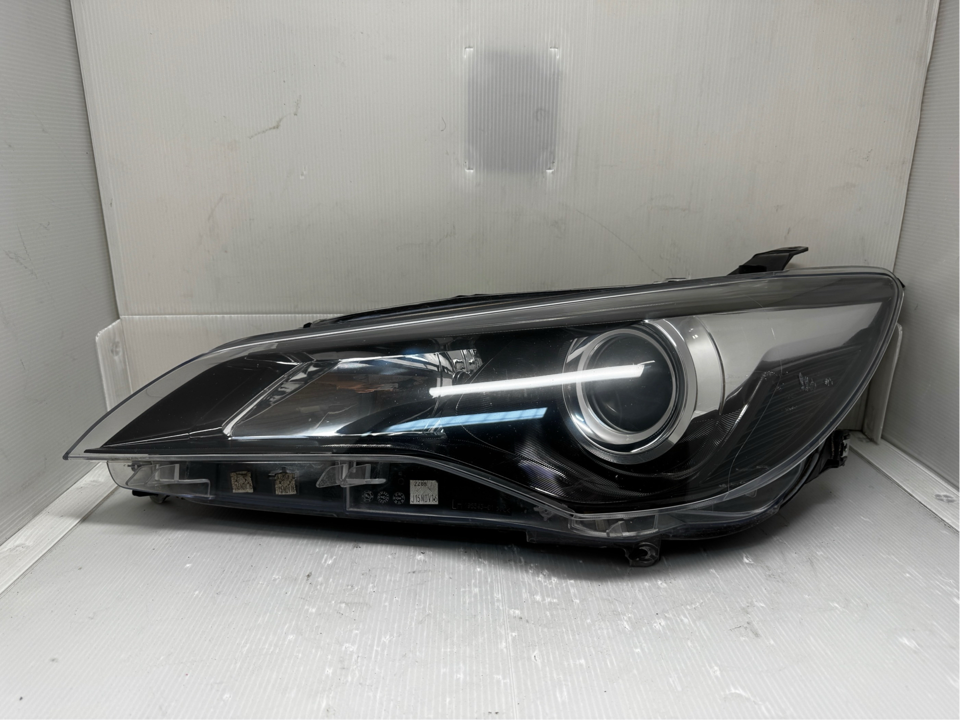 Toyota CAMRY 2015-2017 L.H.S HEADLIGHT GENUINE
