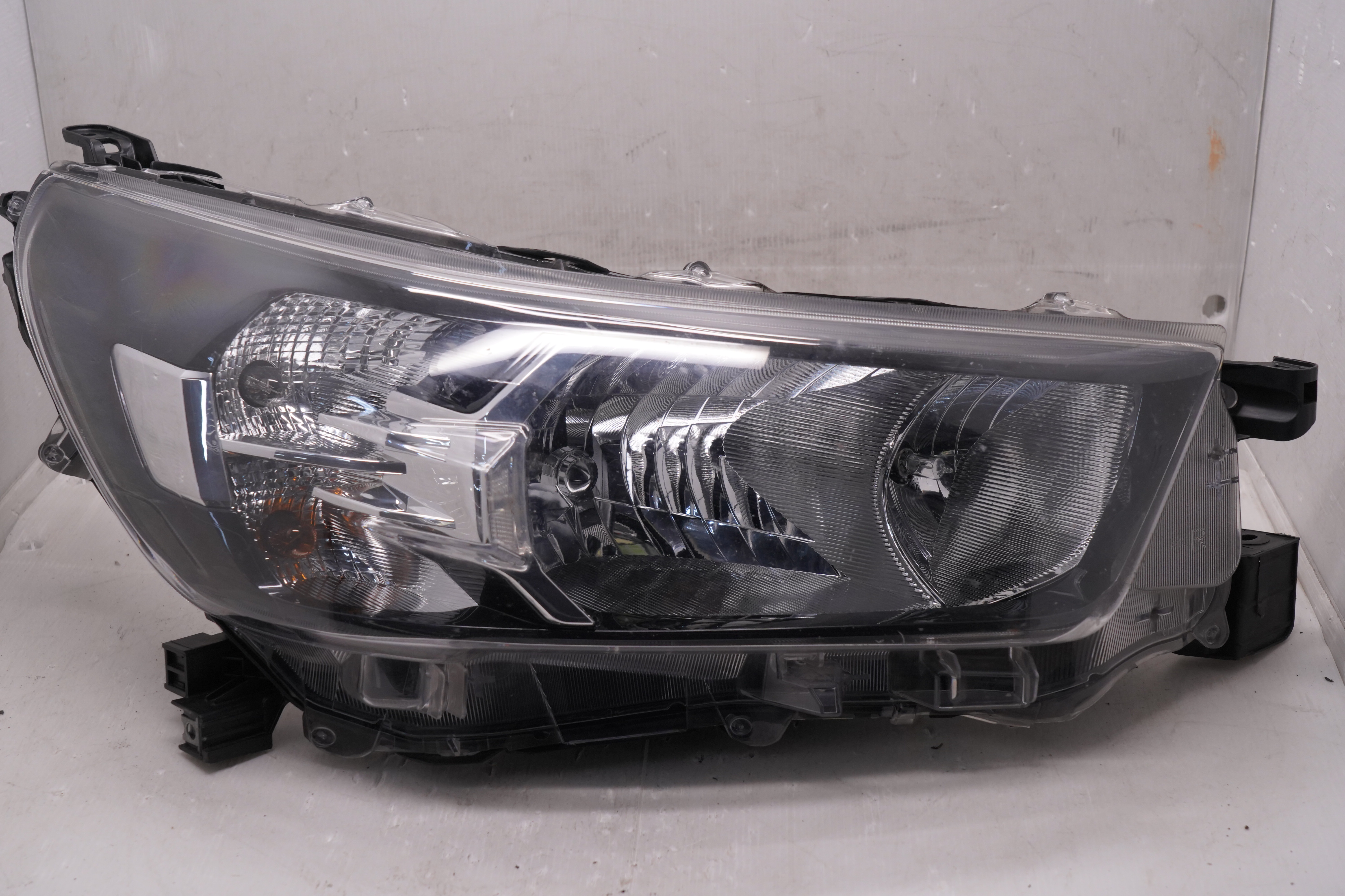 TOYOTA HILUX REVO 2020-2023 HALOGEN R.H.S HEADLIGHT GENUINE