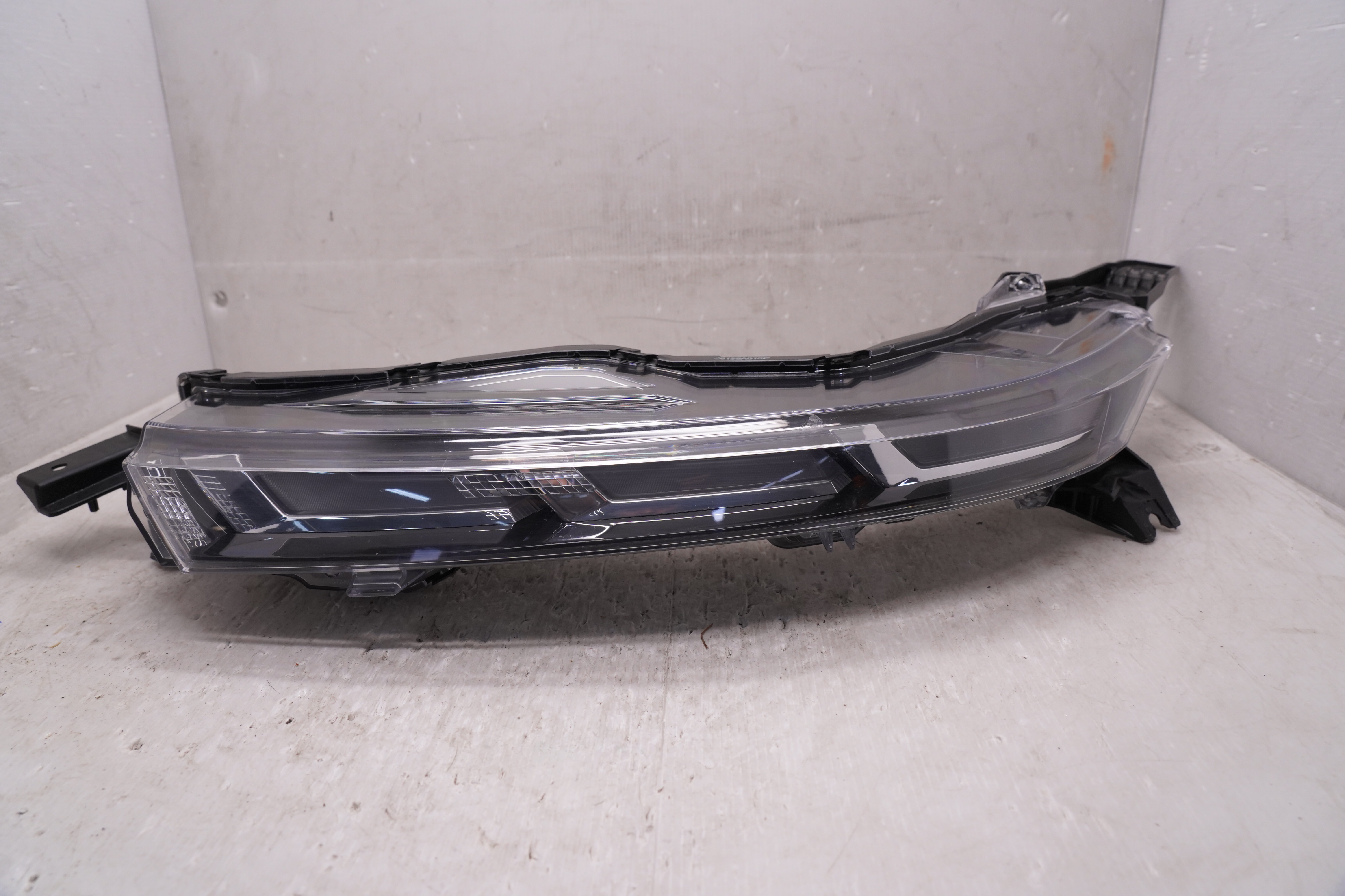 MITSUBUSHI TRITON  L200 2023-2025 LED L.H.S SIGNAL LIGHT GENUINE