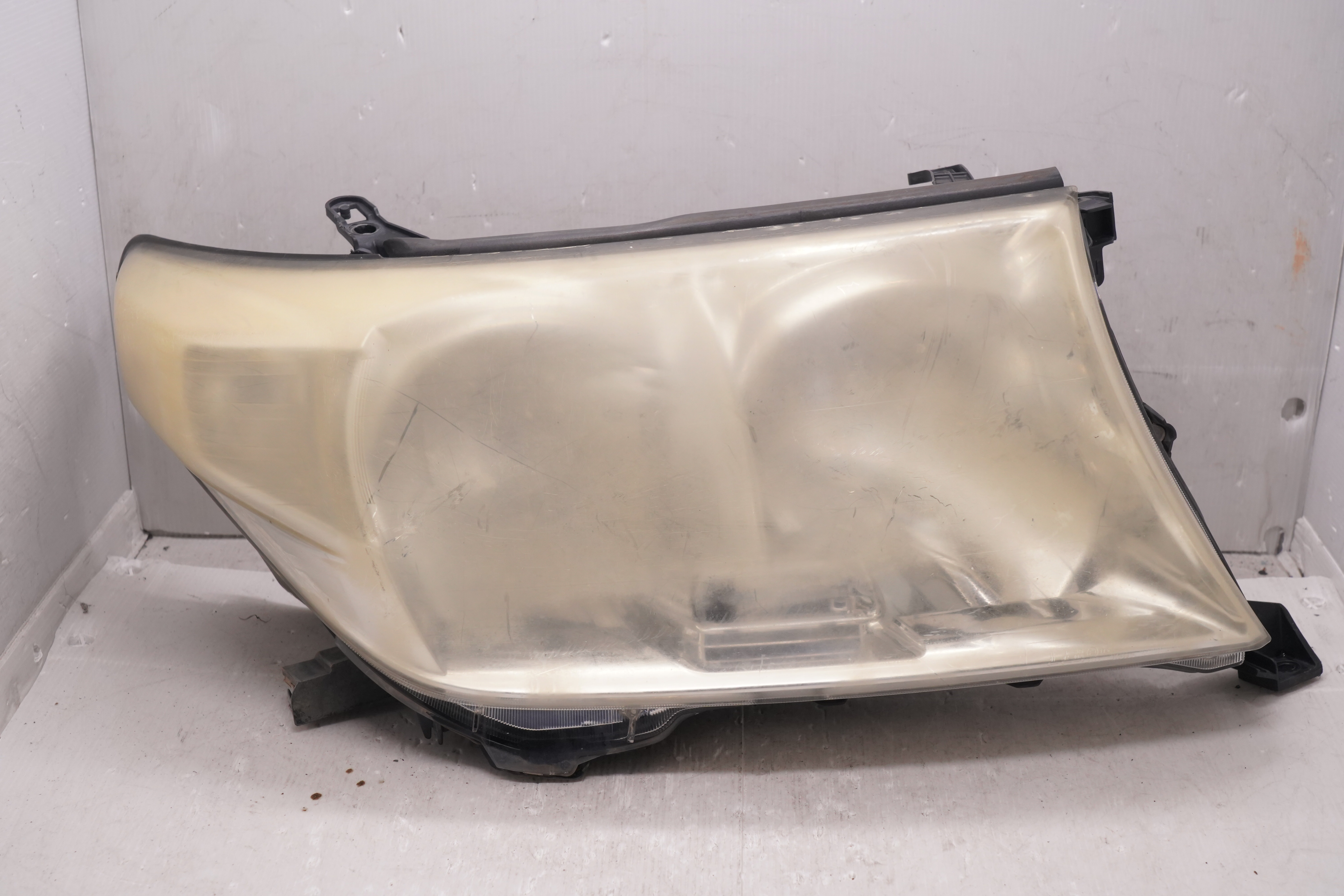 TOYOTA LANDCRUISER 2008-2015 HALOGEN R.H.S HEADLIGHT GENUINE