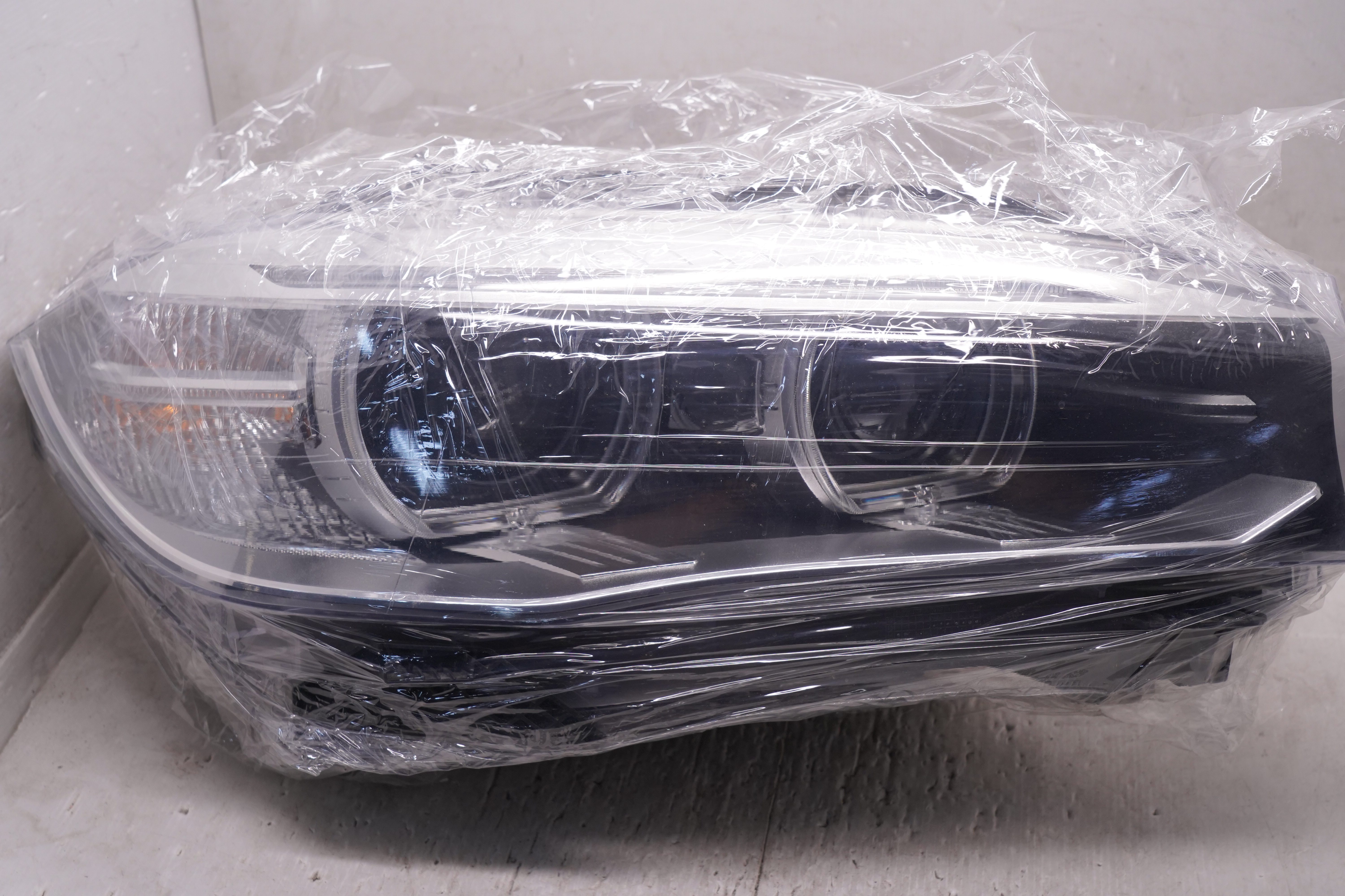 BMW X5 F15 X6 F16 2014-2017 XENON R.H.S HEADLIGHT GENUINE