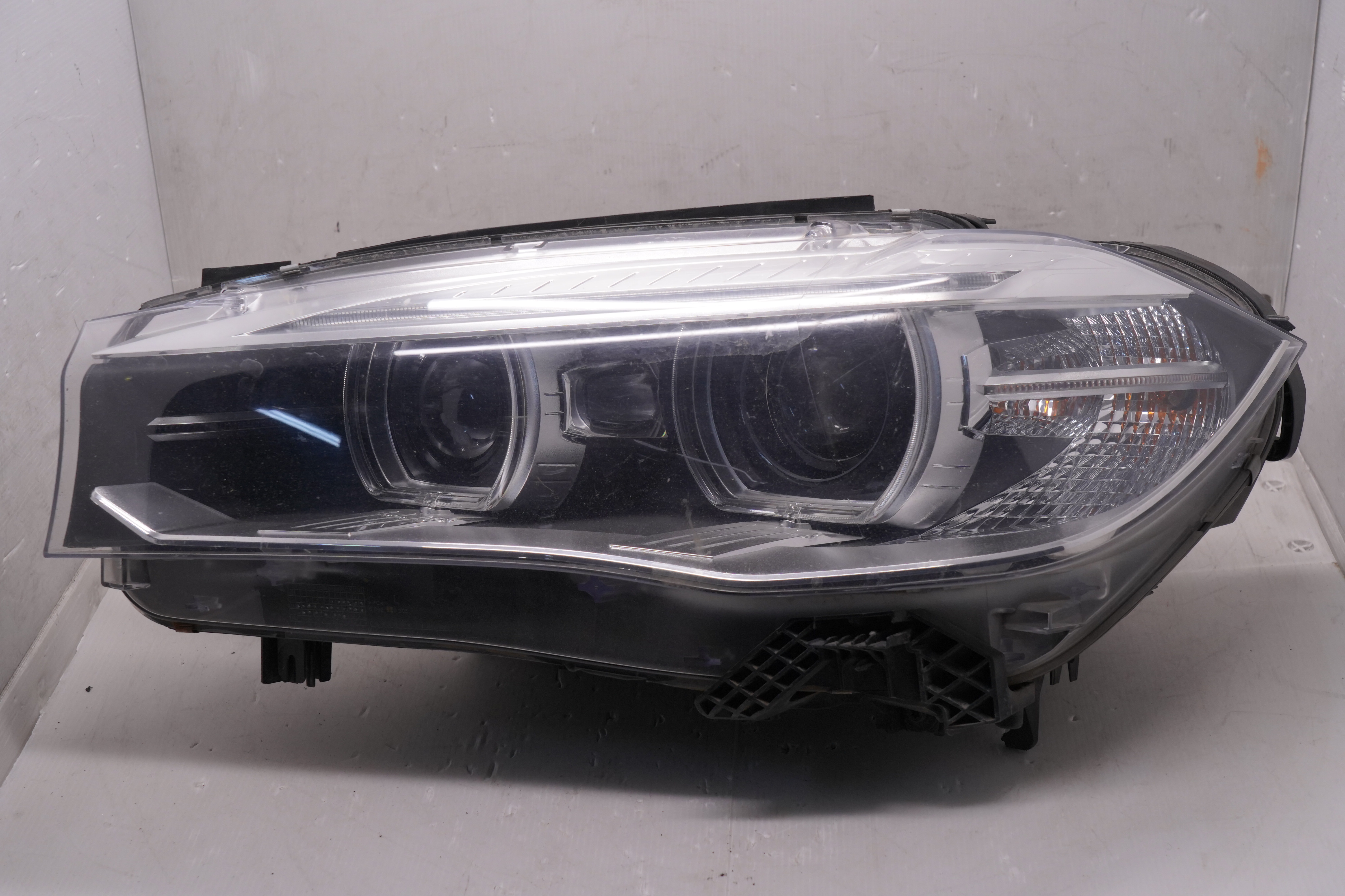 BMW X5 F15 X6 F16 2014-2017 XENON L.H.S HEADLIGHT GENUINE