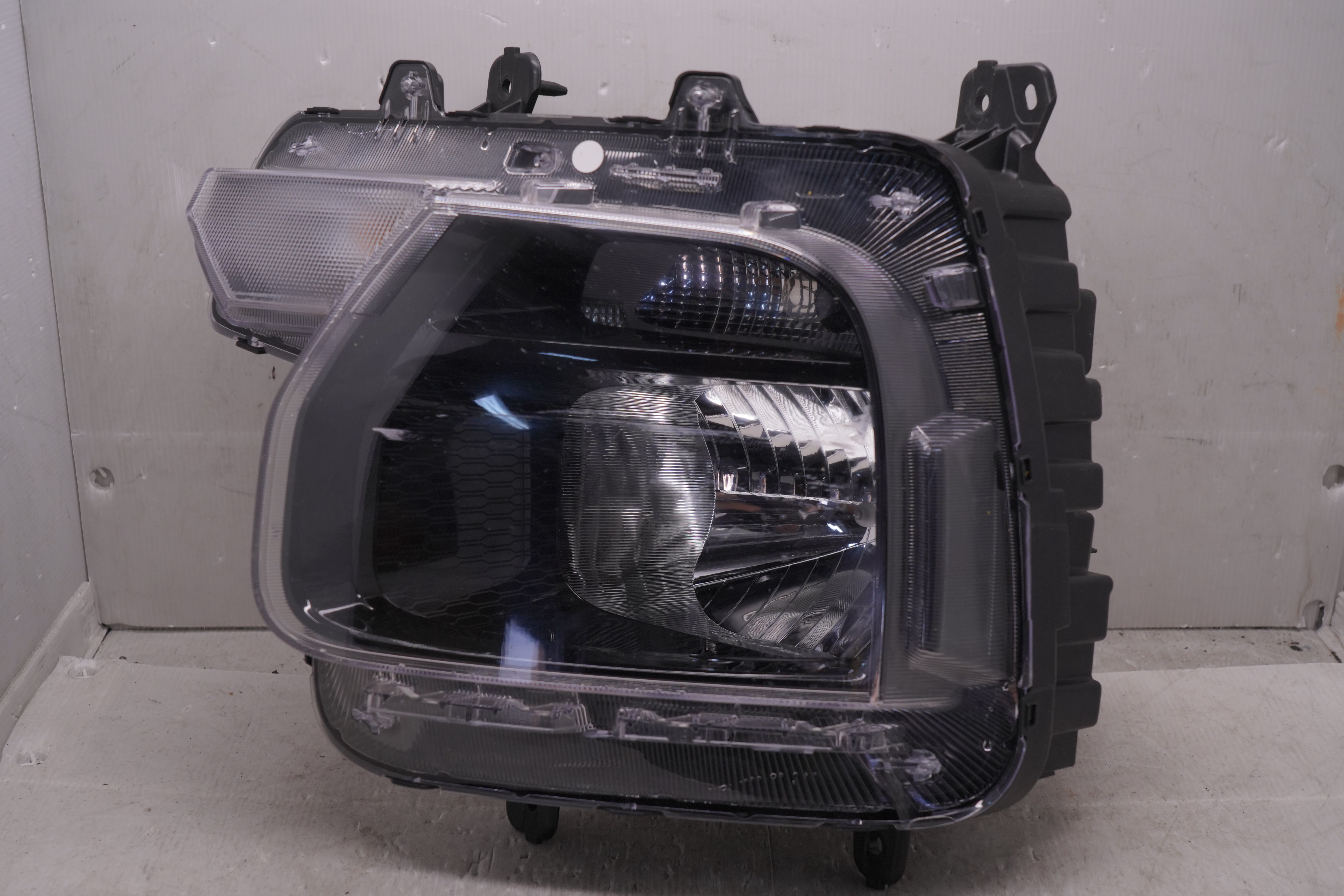 HYUNDAI STARIA 2020-2023 HALOGEN L.H.S HEADLIGHT GENUINE