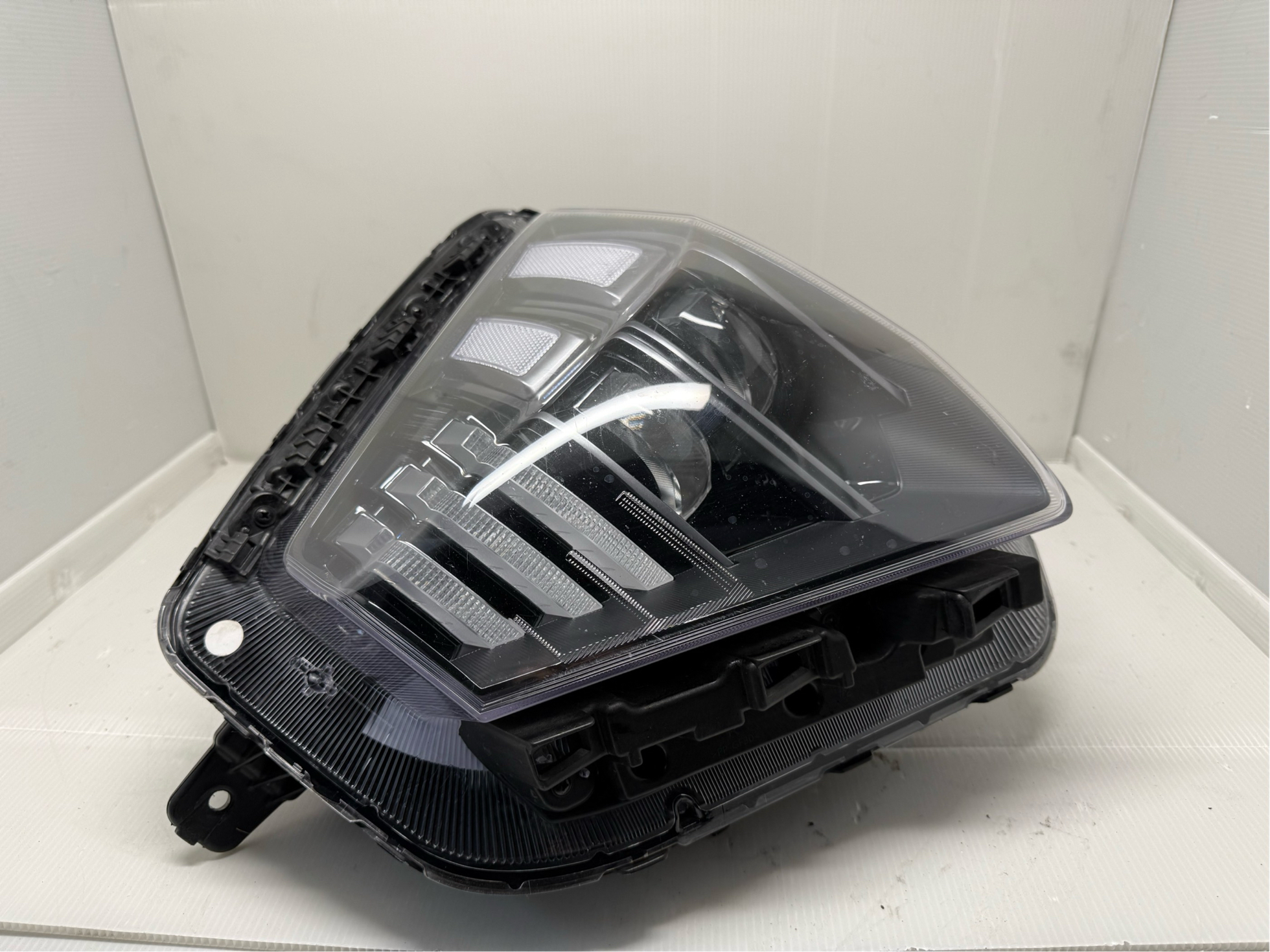 HYUNDAI KONA II 2023-2025 FULL LED 20 Pins R.H.S HEADLIGHT GENUINE