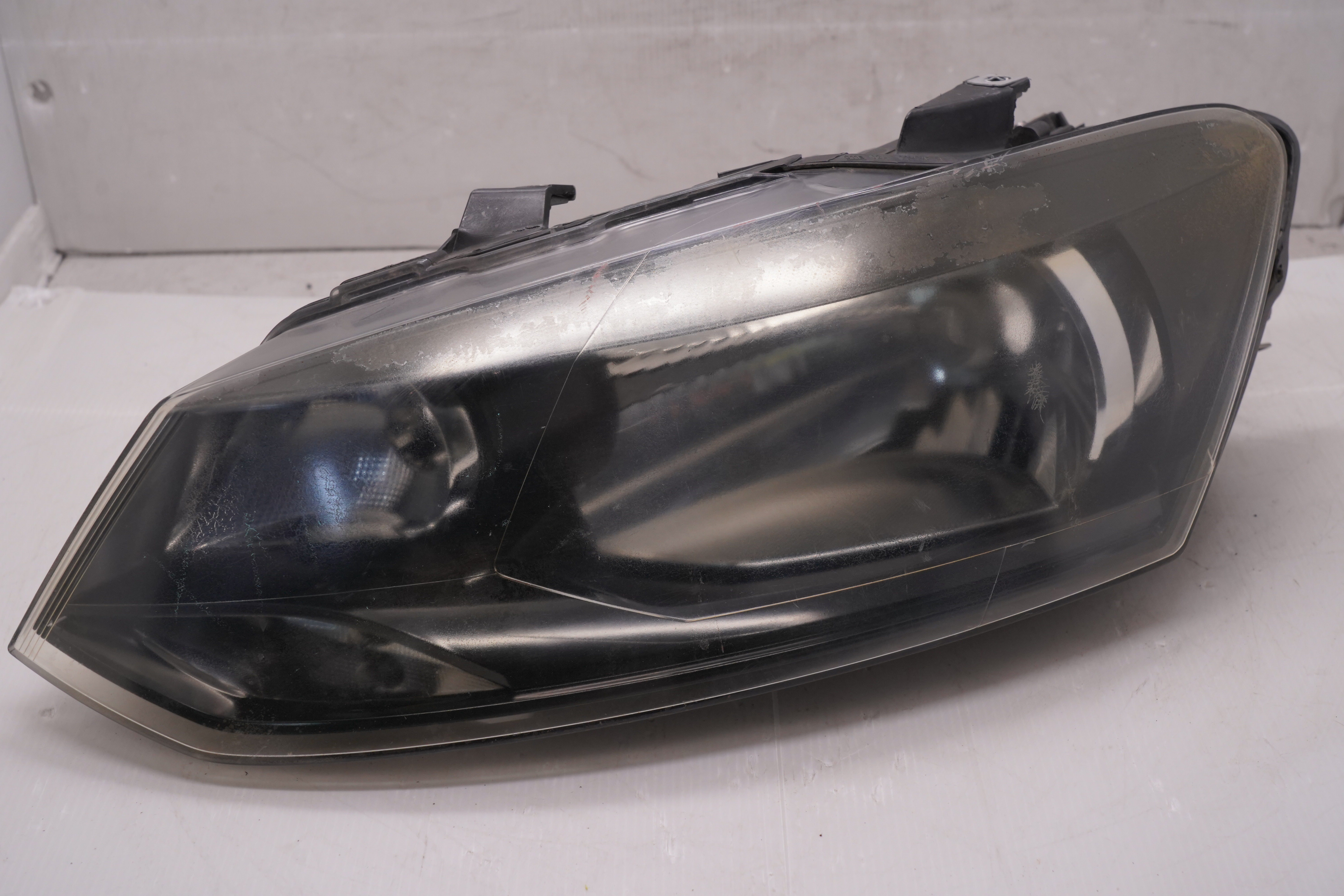 VOLKSWAGEN POLO 2009-2013 HALOGEN L.H.S HEADLIGHT GENUINE