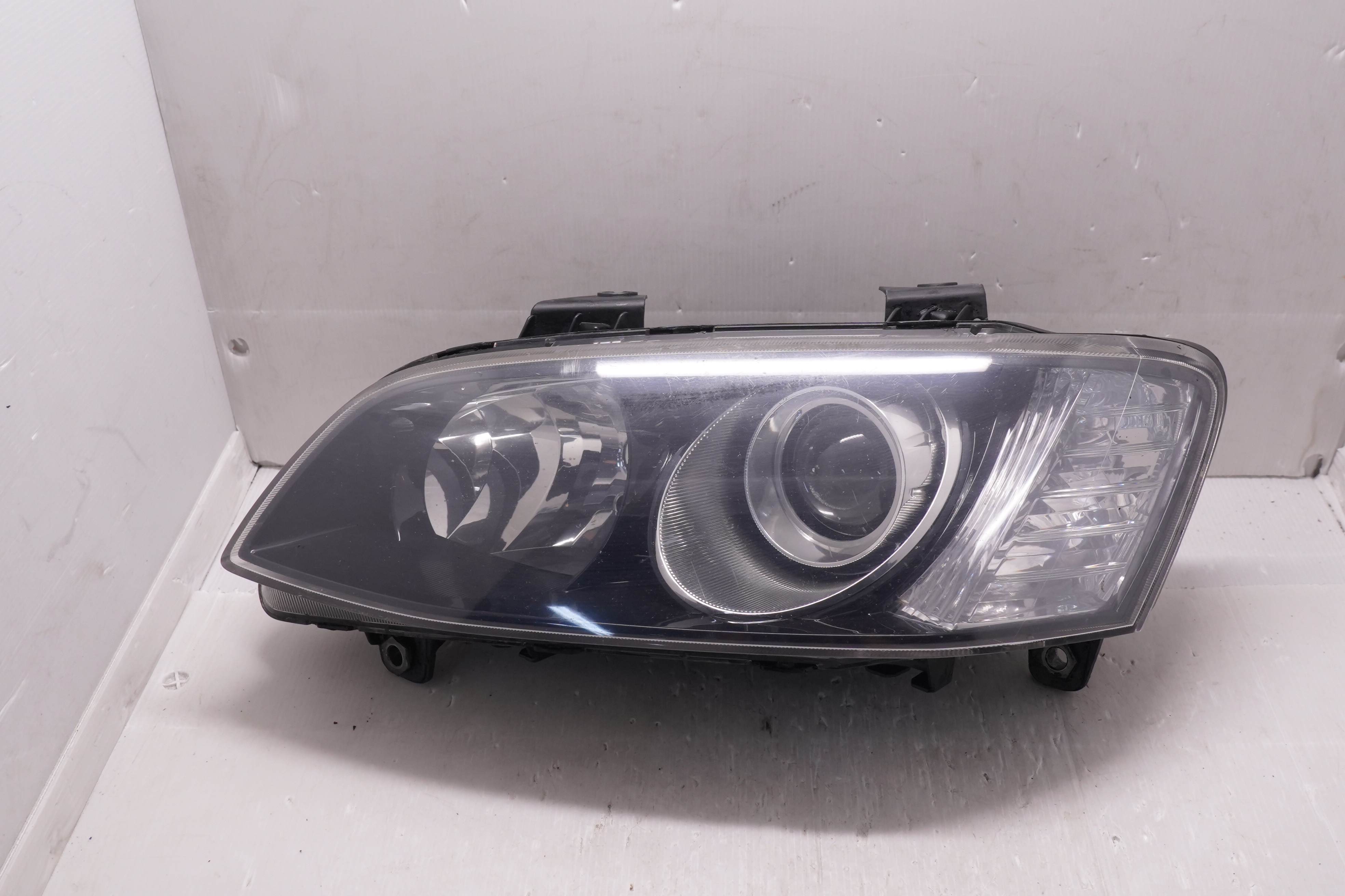 HOLDEN COMMODORE VE SV6 2007-2010 LENS HALOGEN L.H.S HEADLIGHT GENUINE