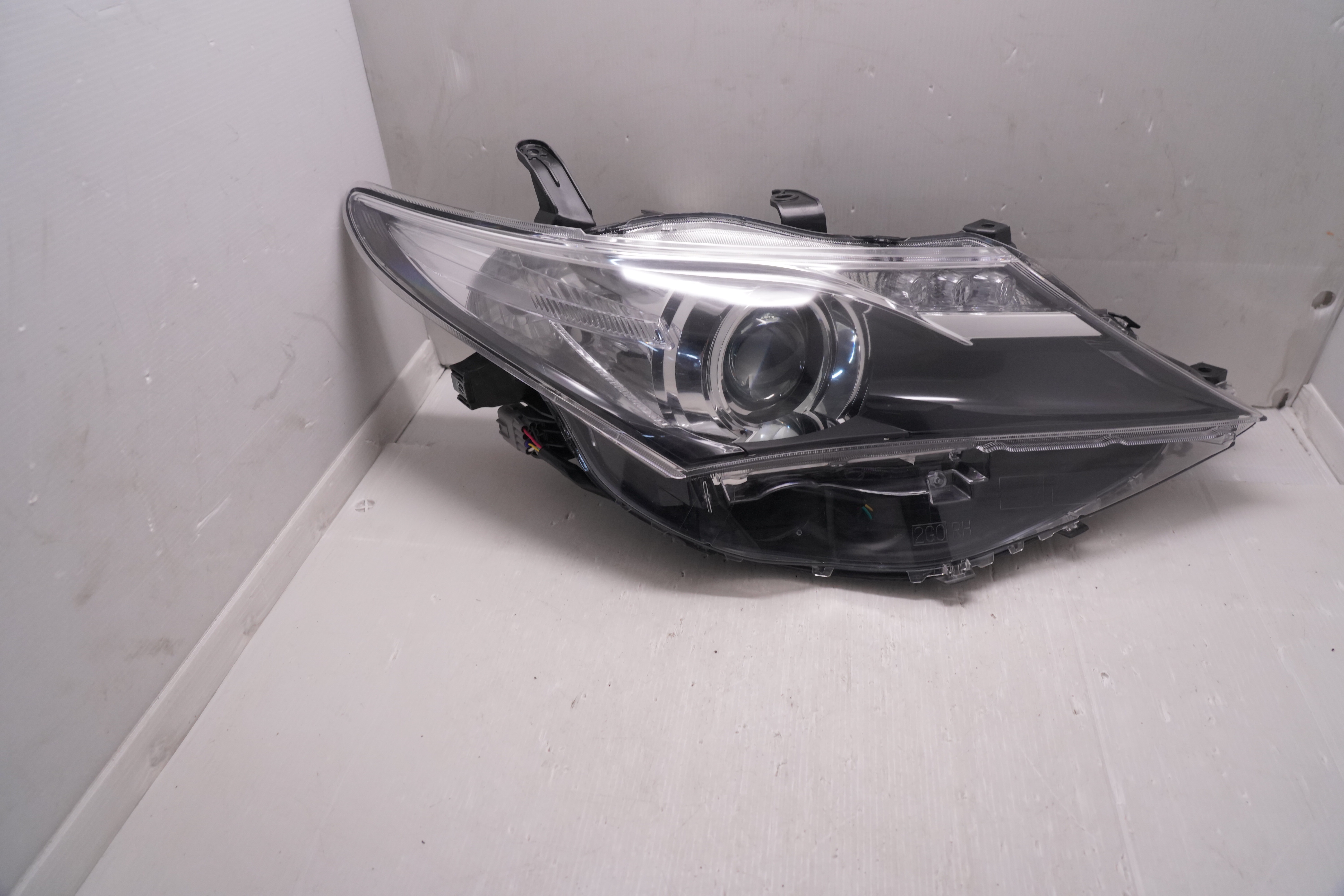 TOYOTA COROLLA AURIS NZE181H 2012-2014 HALOGEN R.H.S HEADLIGHT GENUINE