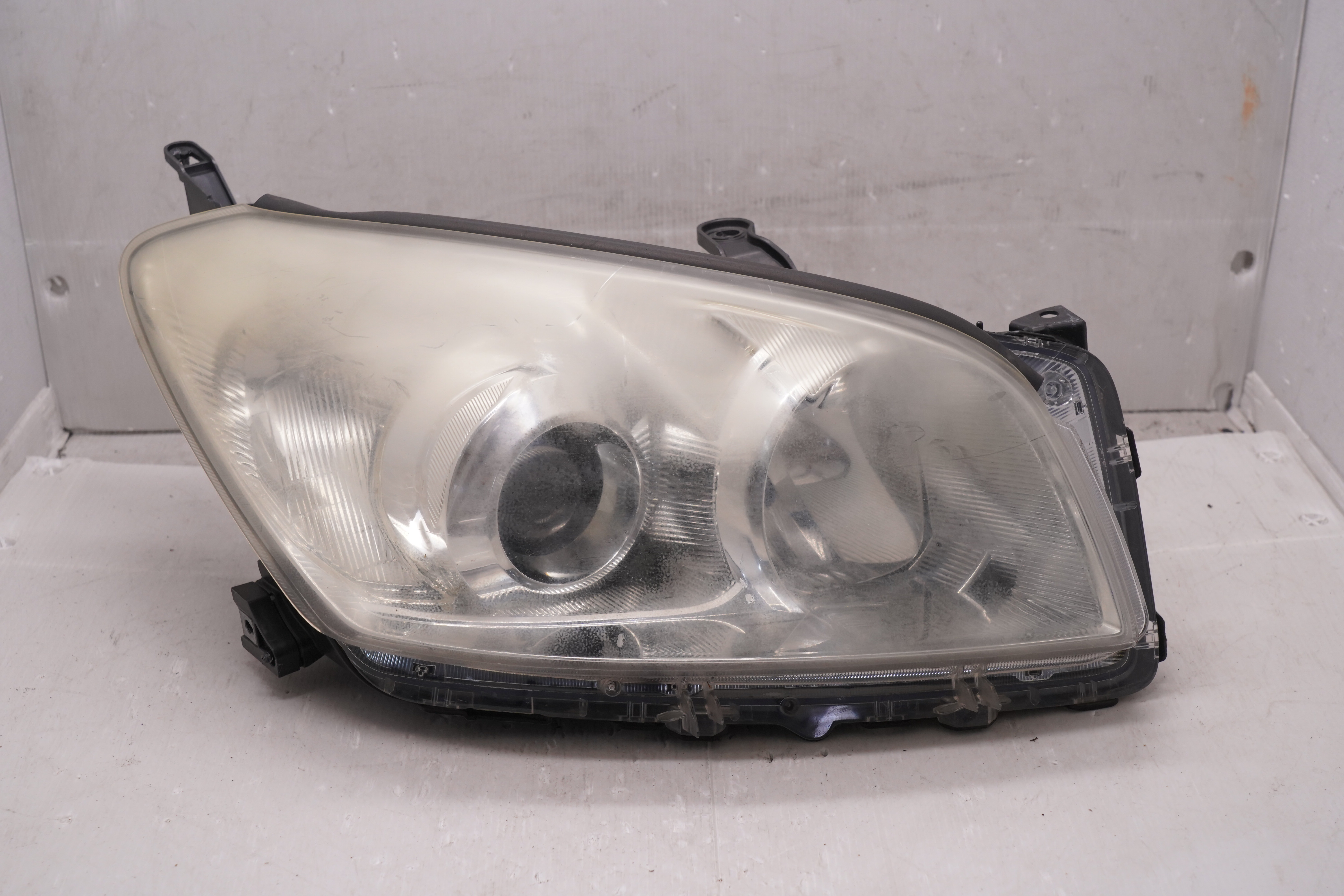 TOYOTA RAV4 III 2009-2012 HALOGEN R.H.S HEADLIGHT GENUINE