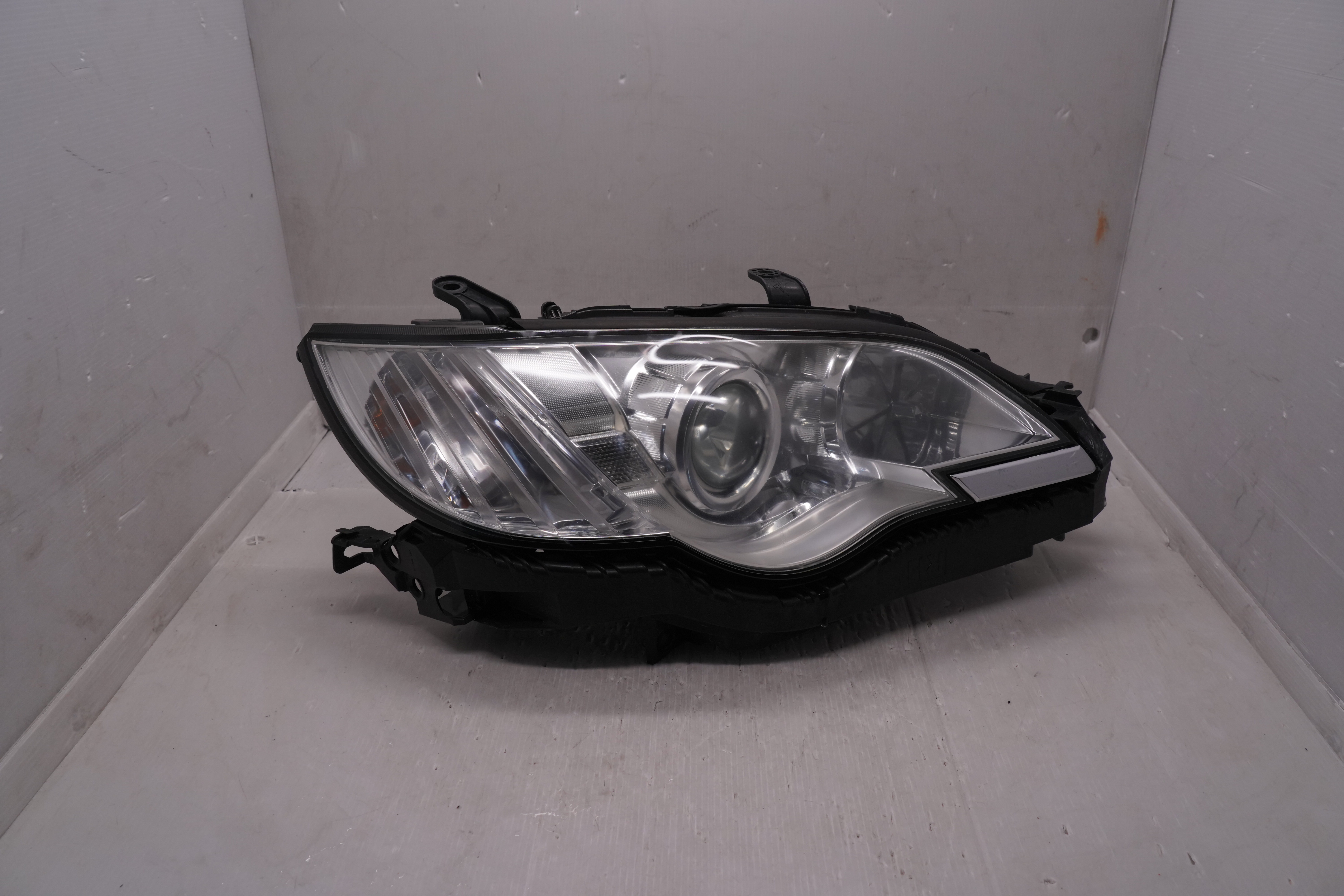 SUBARU LEGACY LIBERTY BP5 2006-2009 R.H.S HEADLIGHT GENUINE
