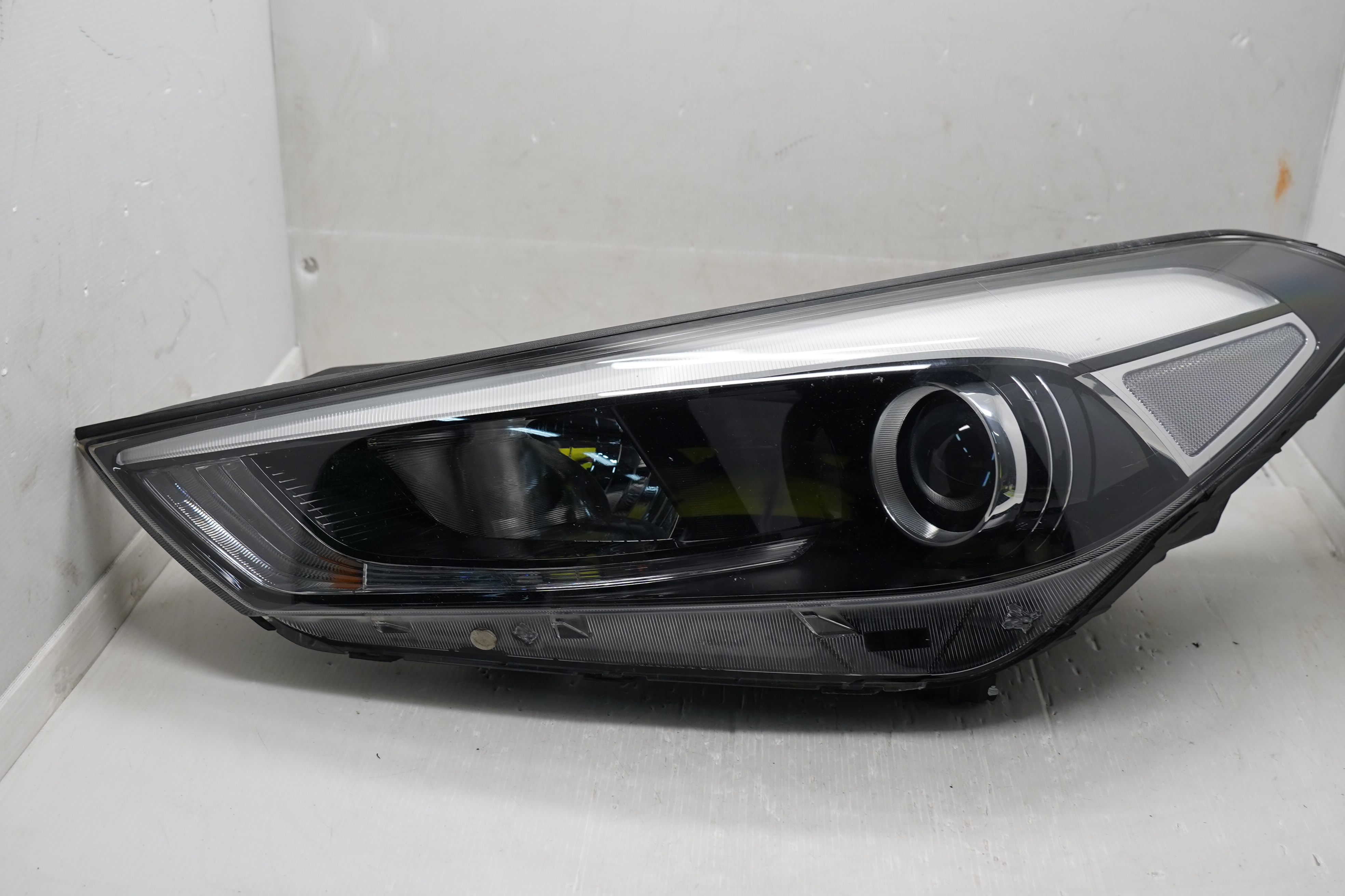 HYUNDAI TUCSON XG 2015-2017 HALOGEN L.H.S HEADLIGHT GENUINE