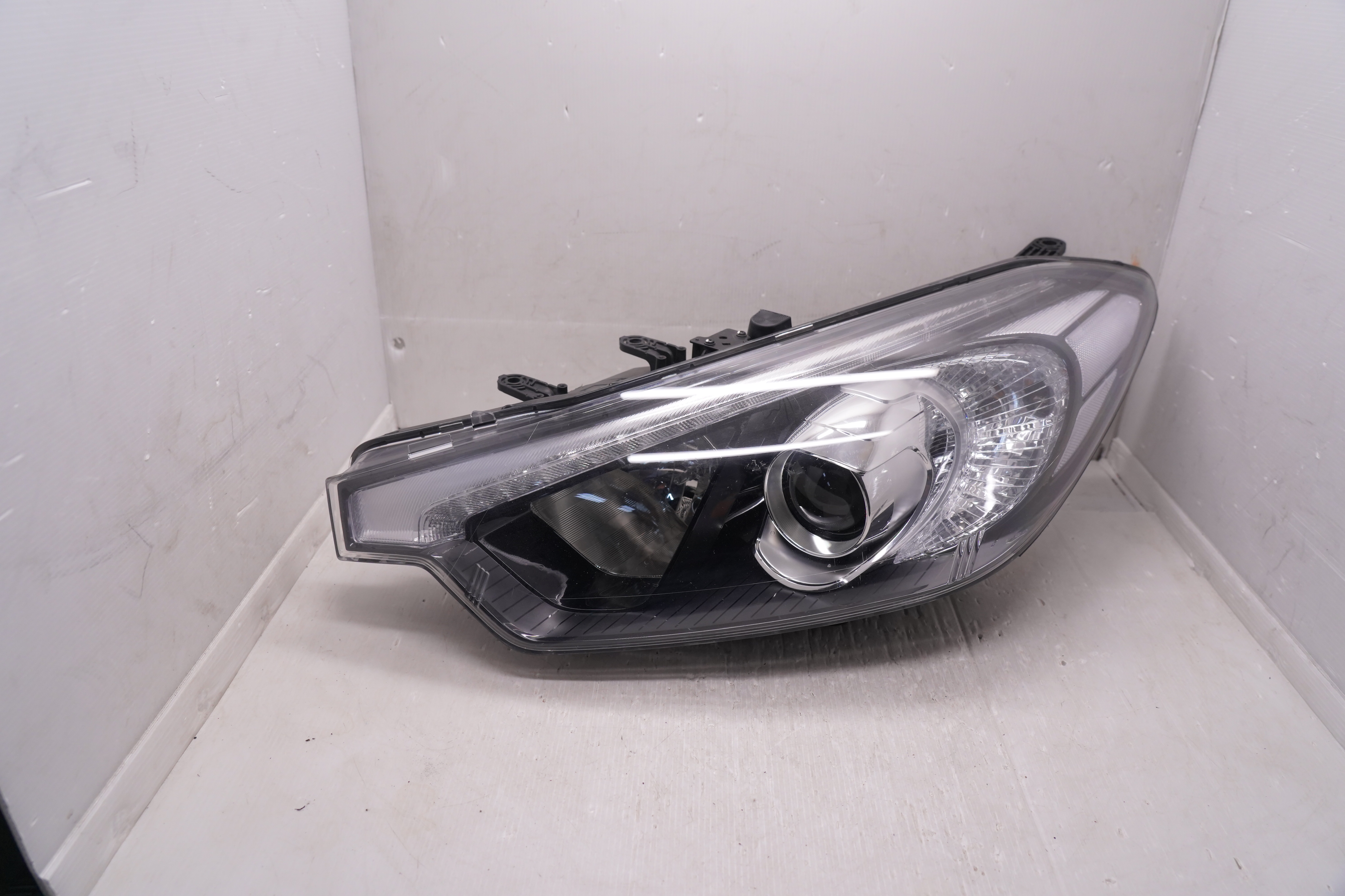KIA CERATO(FORTE) 2013-2015 LENS HALOGEN L.H.S HEADLIGHT GENUINE