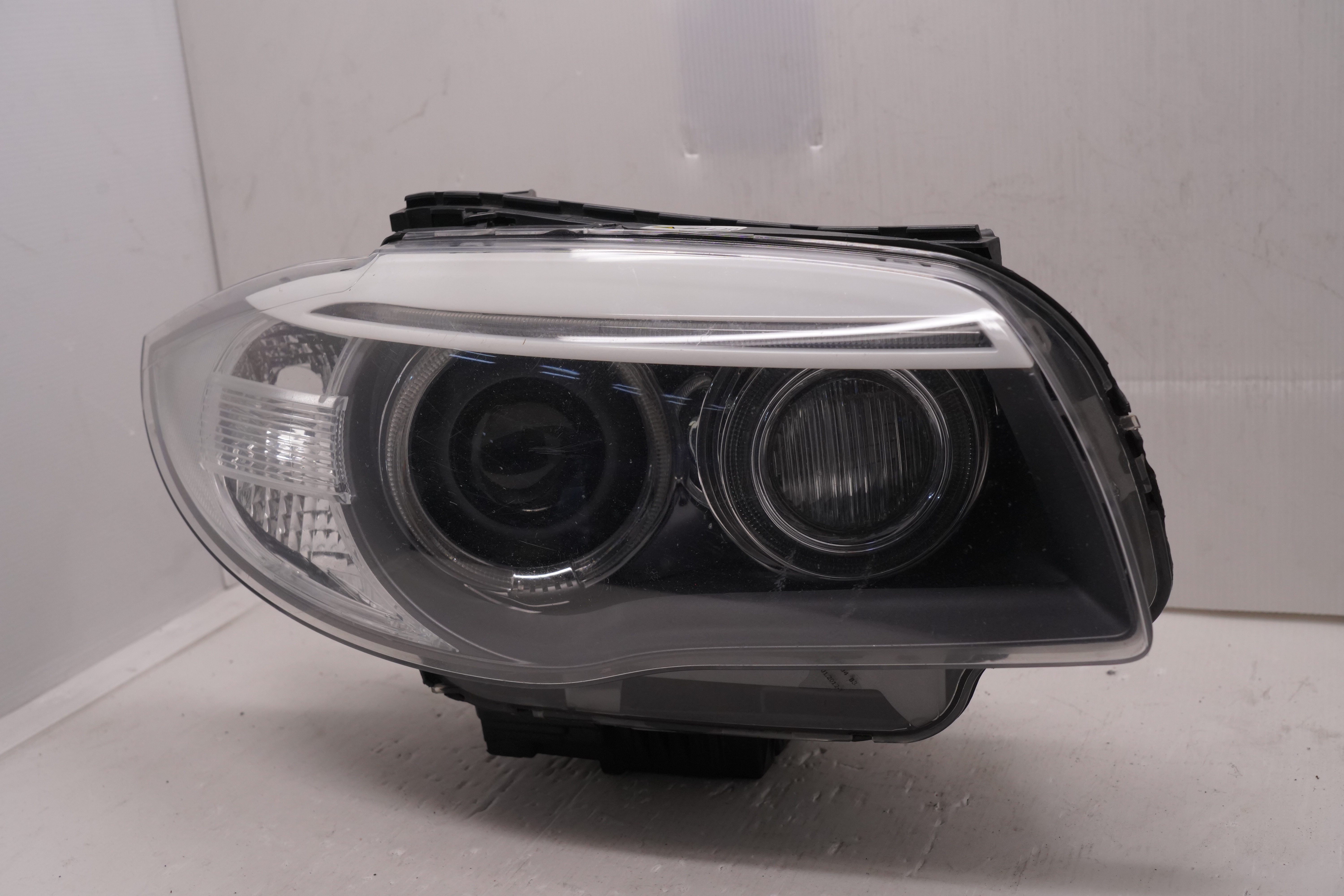 BMW 1 SERIES E88 2004-2010 XENON R.H.S HEADLIGHT GENUINE
