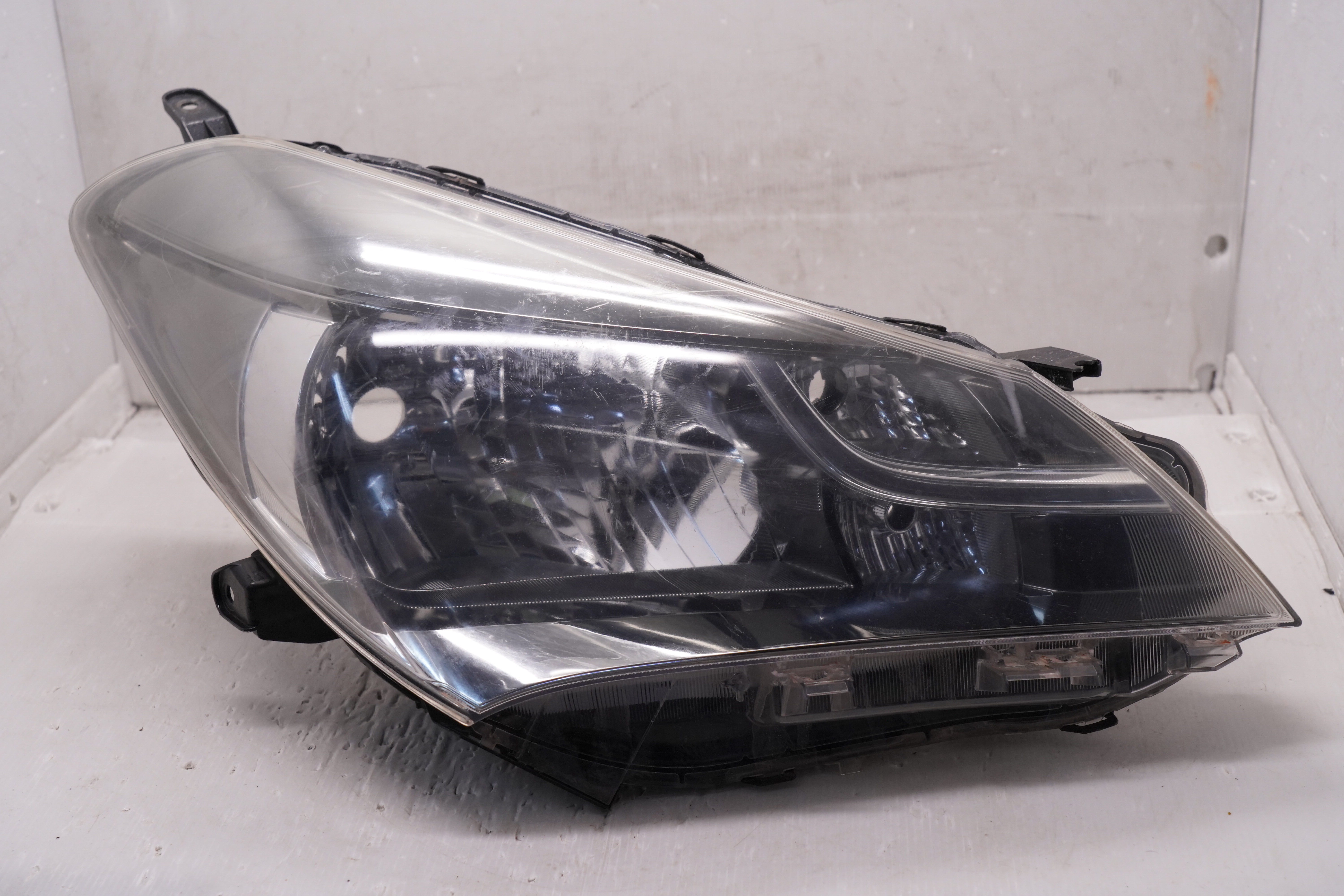 Toyota YARIS NCP130R 2014-2016 HALOGEN R.H.S HEADLIGHT GENUINE