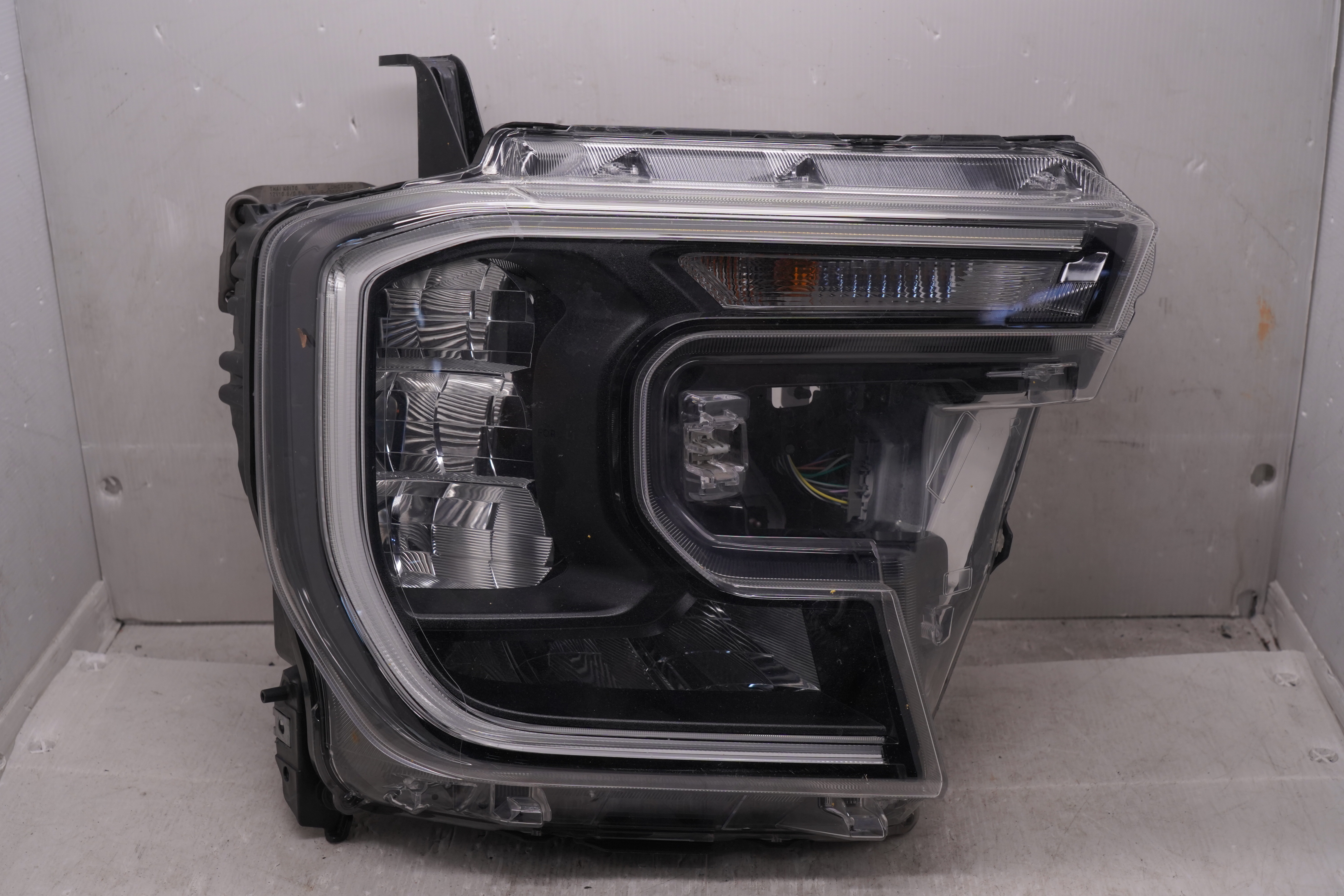 FORD RANGER 2022-2025LED R.H.S HEADLIGHT GENUINE