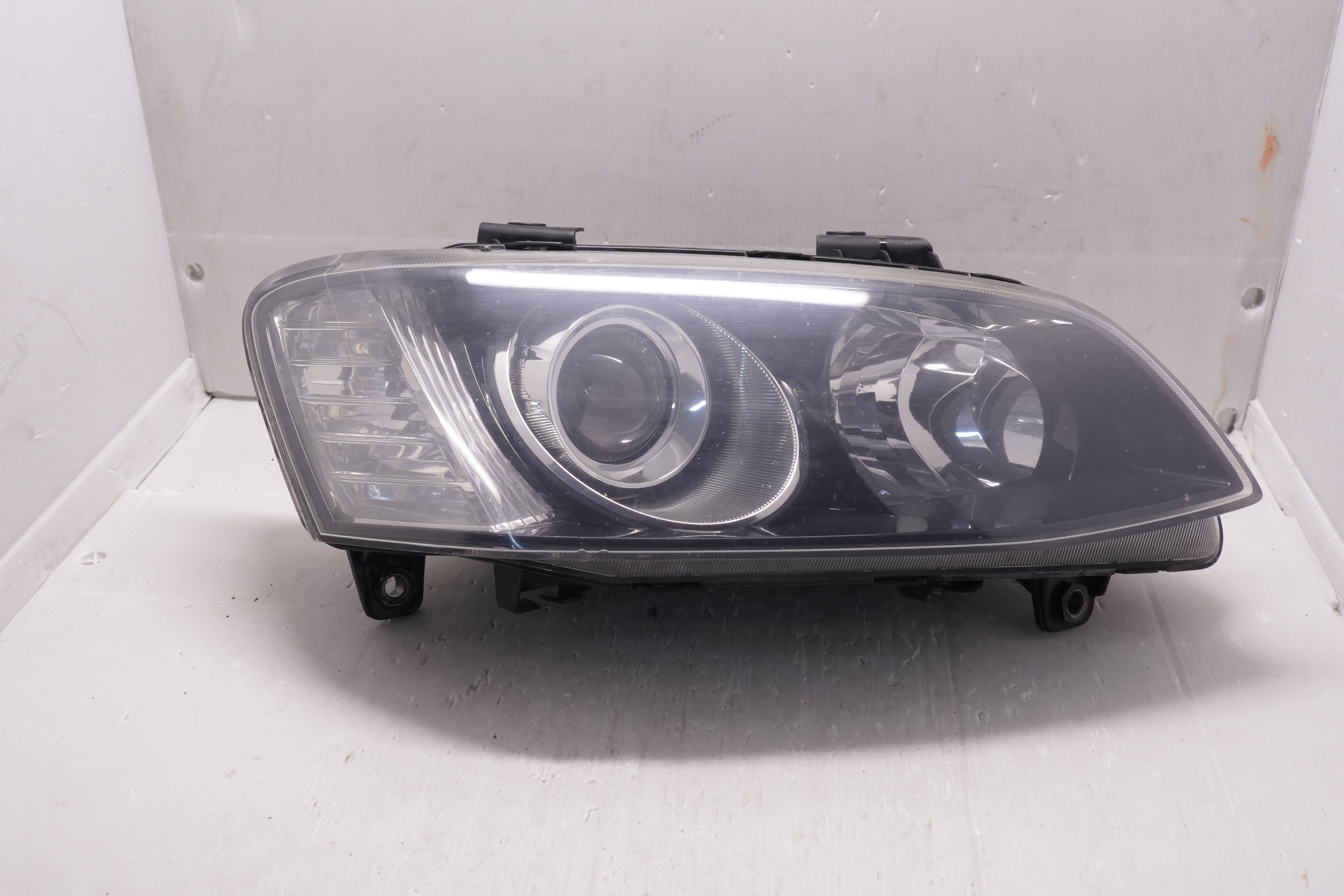 HOLDEN COMMODORE VE SV6 2007-2010 LENS HALOGEN R.H.S HEADLIGHT GENUINE