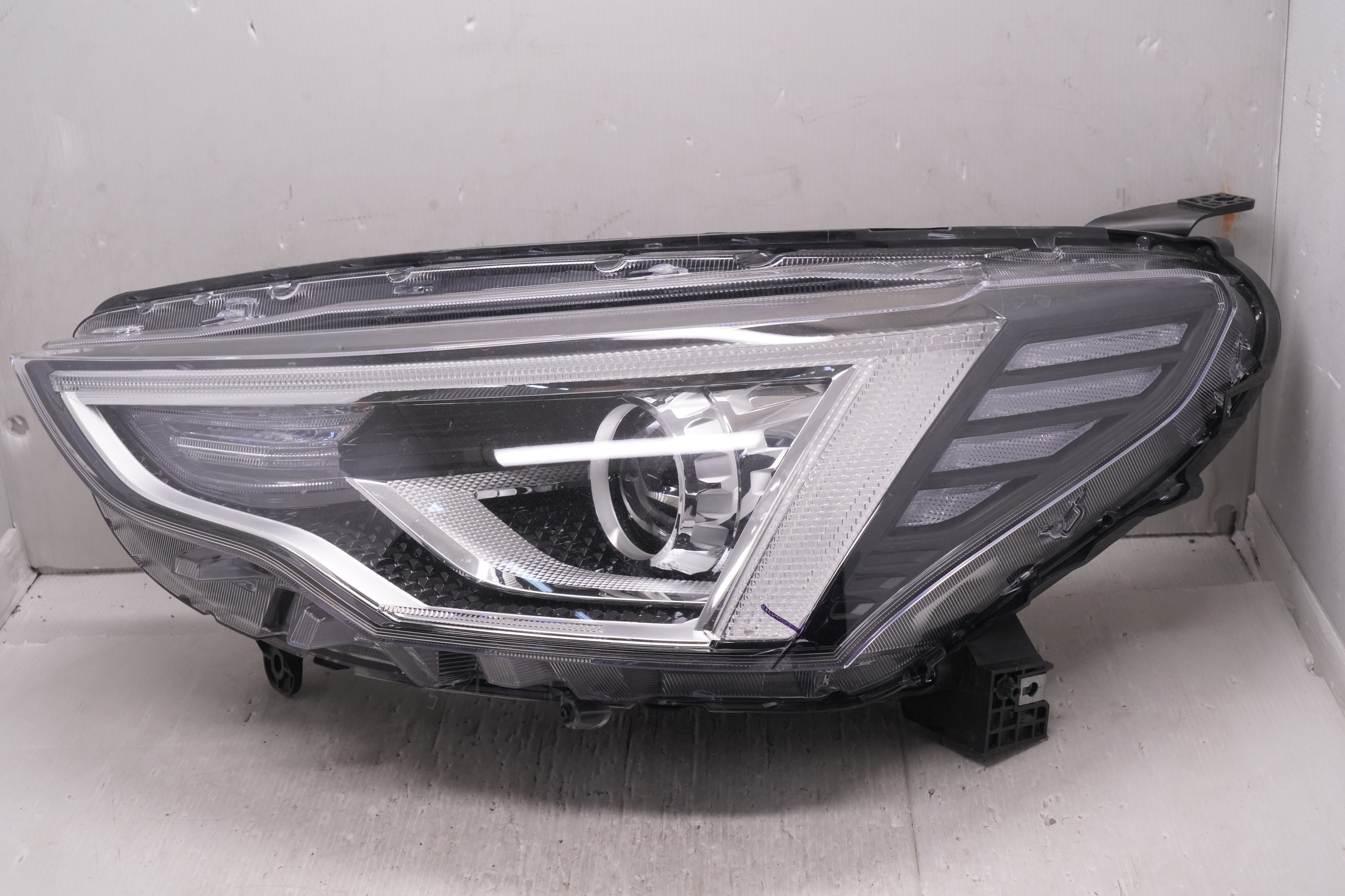 GREAT WALL HAVAL JOLION 2021-2023 HALOGEN L.H.S HEADLIGHT GENUINE