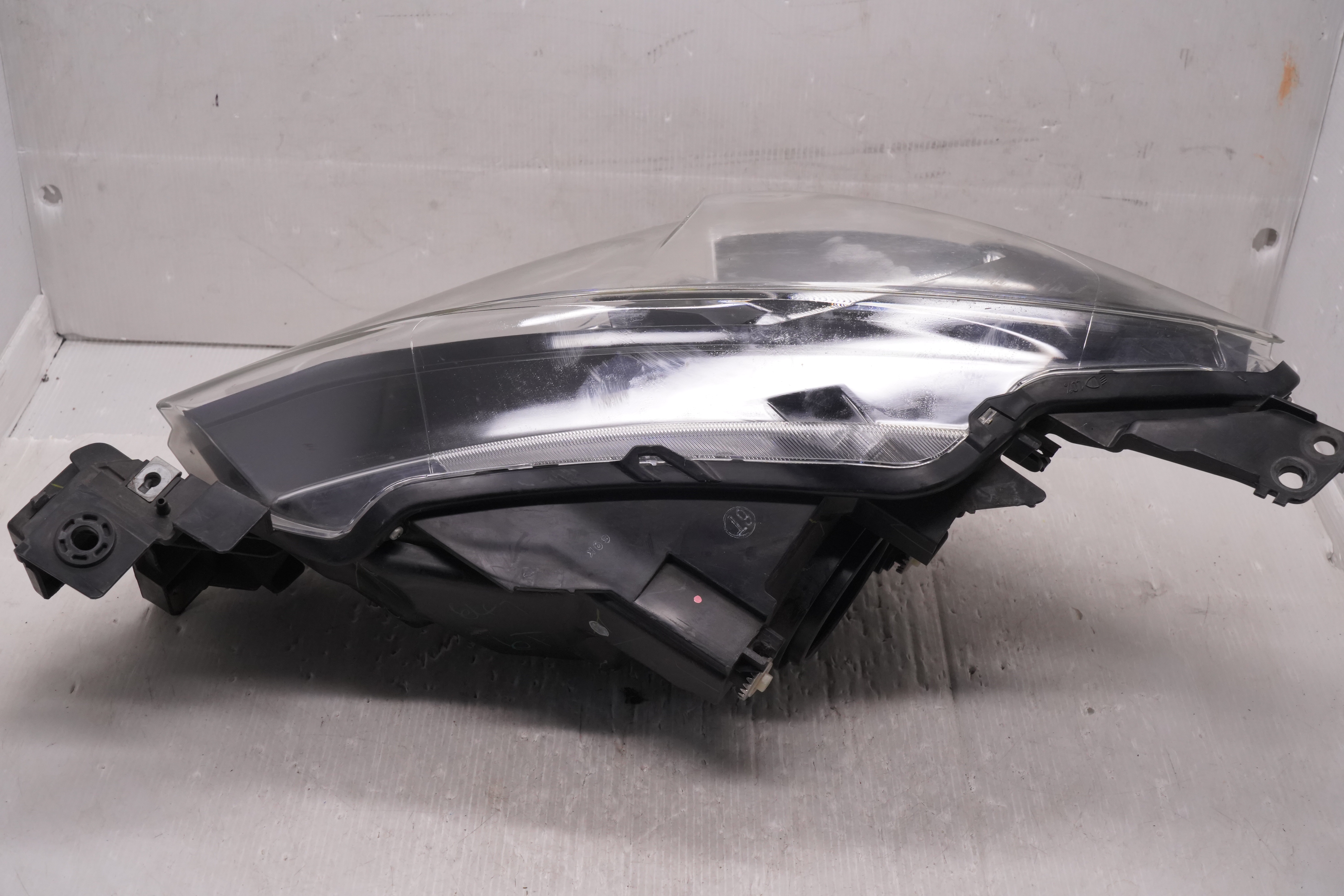 MAZDA 2 2014-2019 HALOGEN R.H.S HEADLIGHT GENUINE