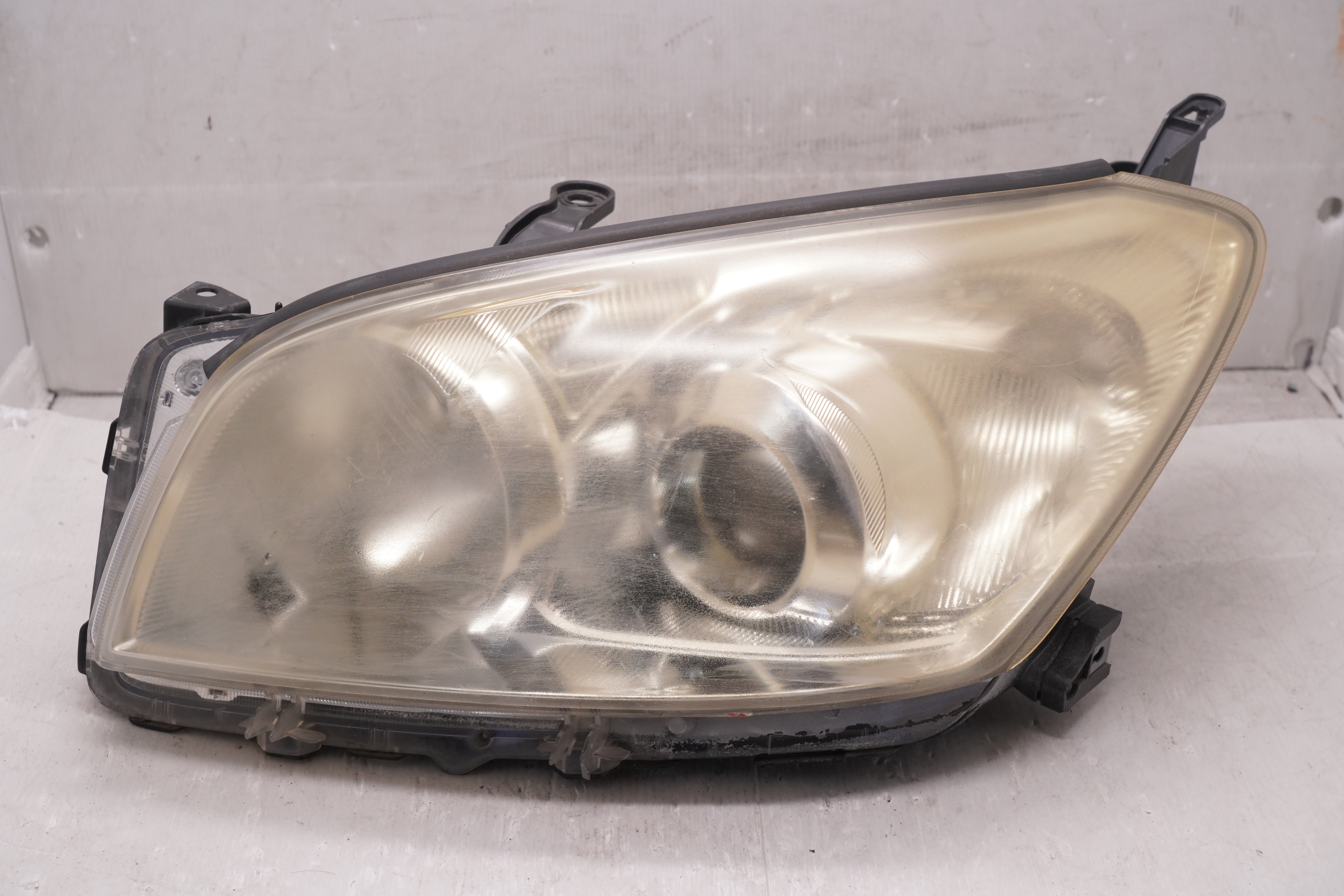 TOYOTA RAV4 III 2009-2012 HALOGEN L.H.S HEADLIGHT GENUINE