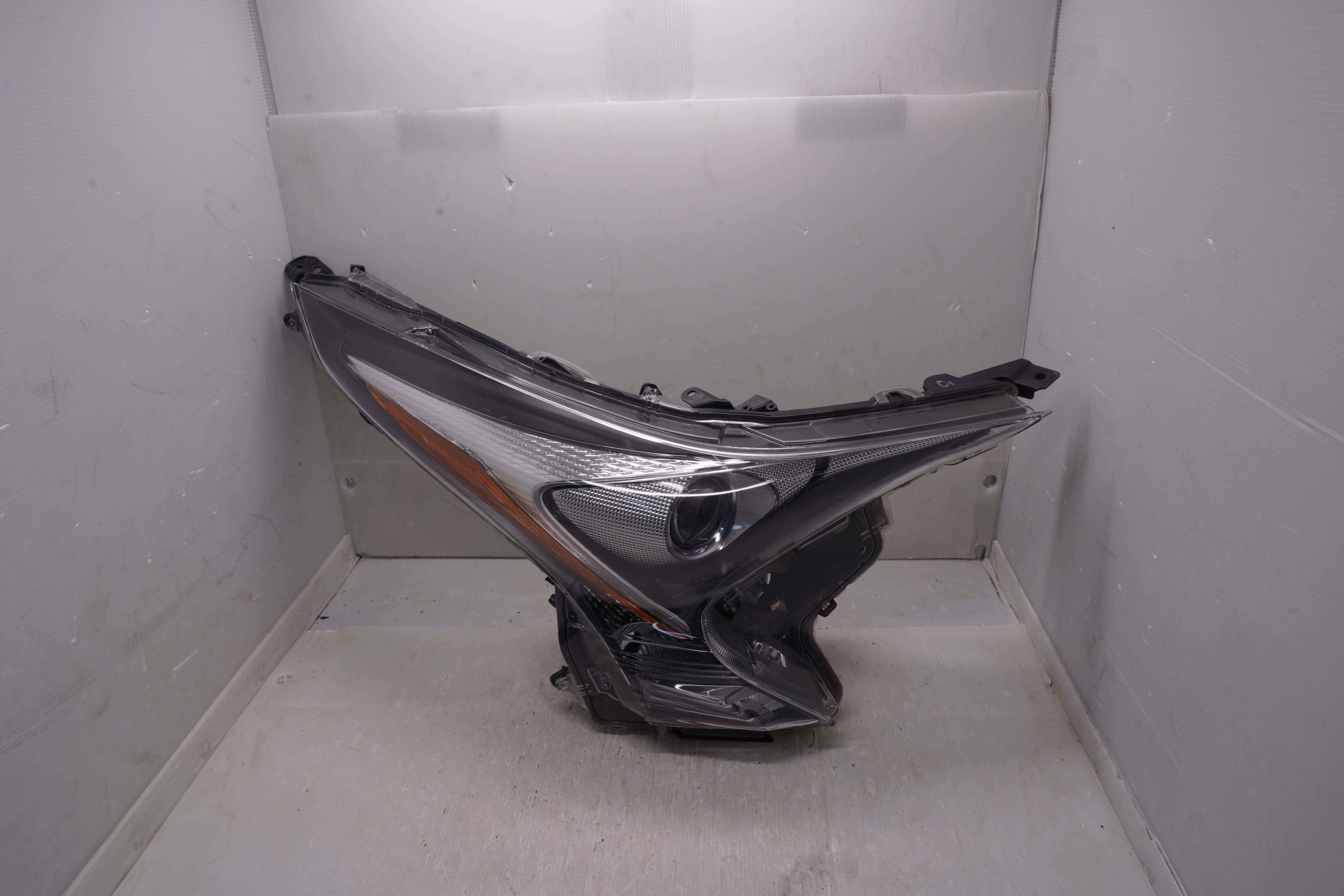 TOYOTA PRIUS XW50 2016-2022 R.H.S HEADLIGHT GENUINE