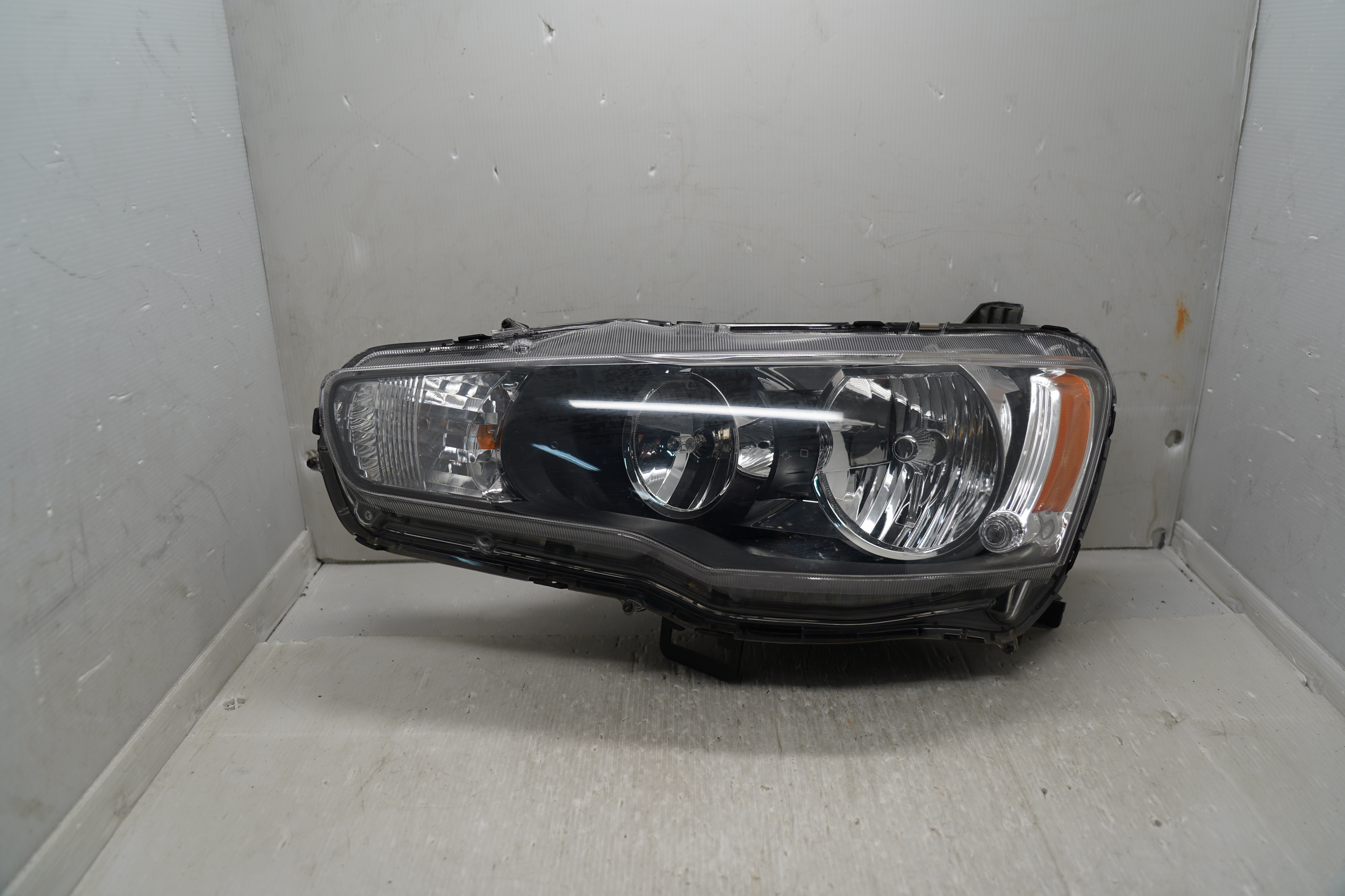 MITSUBISHI LANCER 2008-2018 HALOGEN L.H.S HEADLIGHT GENUINE