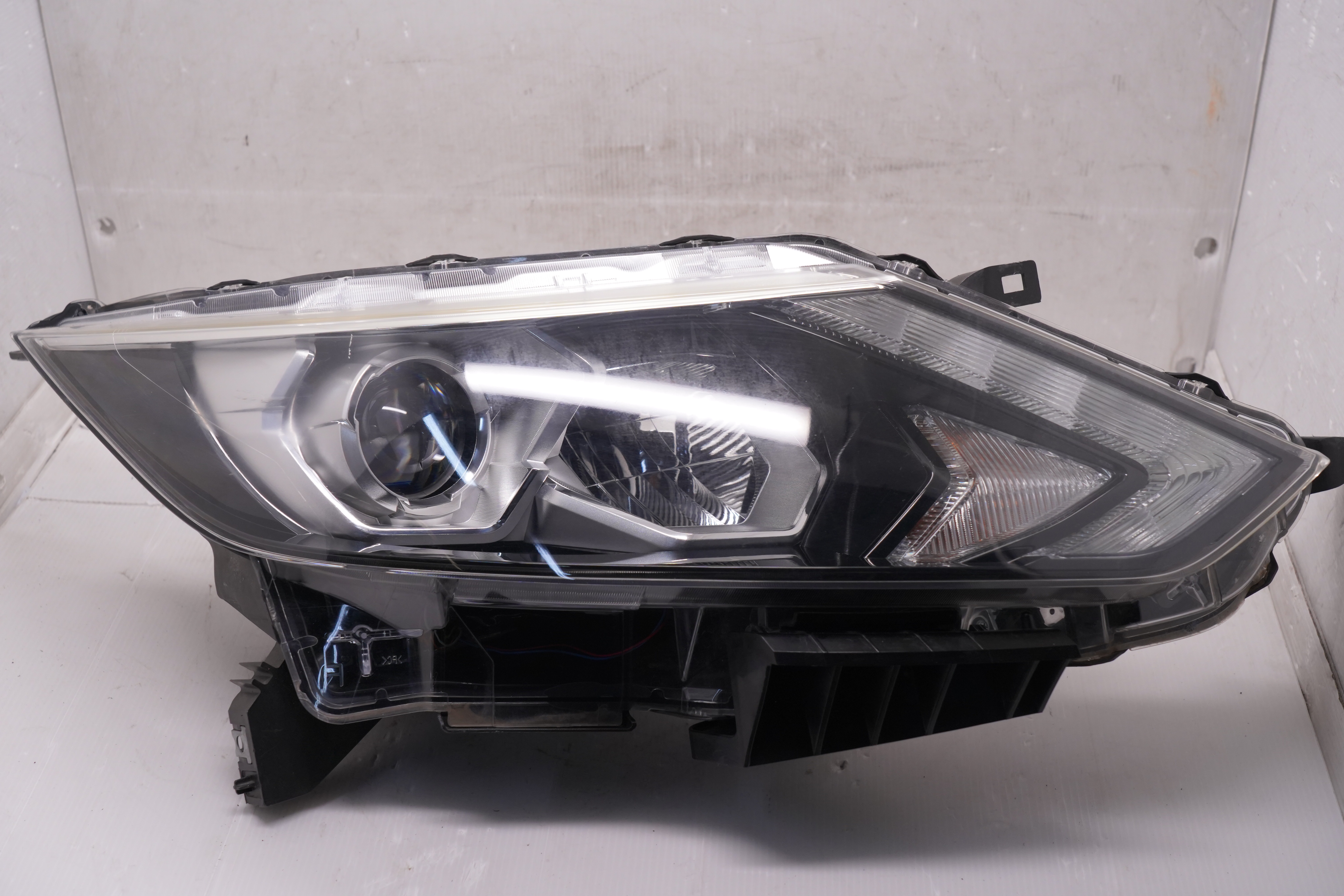 NISSAN QASHQAI J11 2014-2016 LED R.H.S HEADLIGHT GENUINE