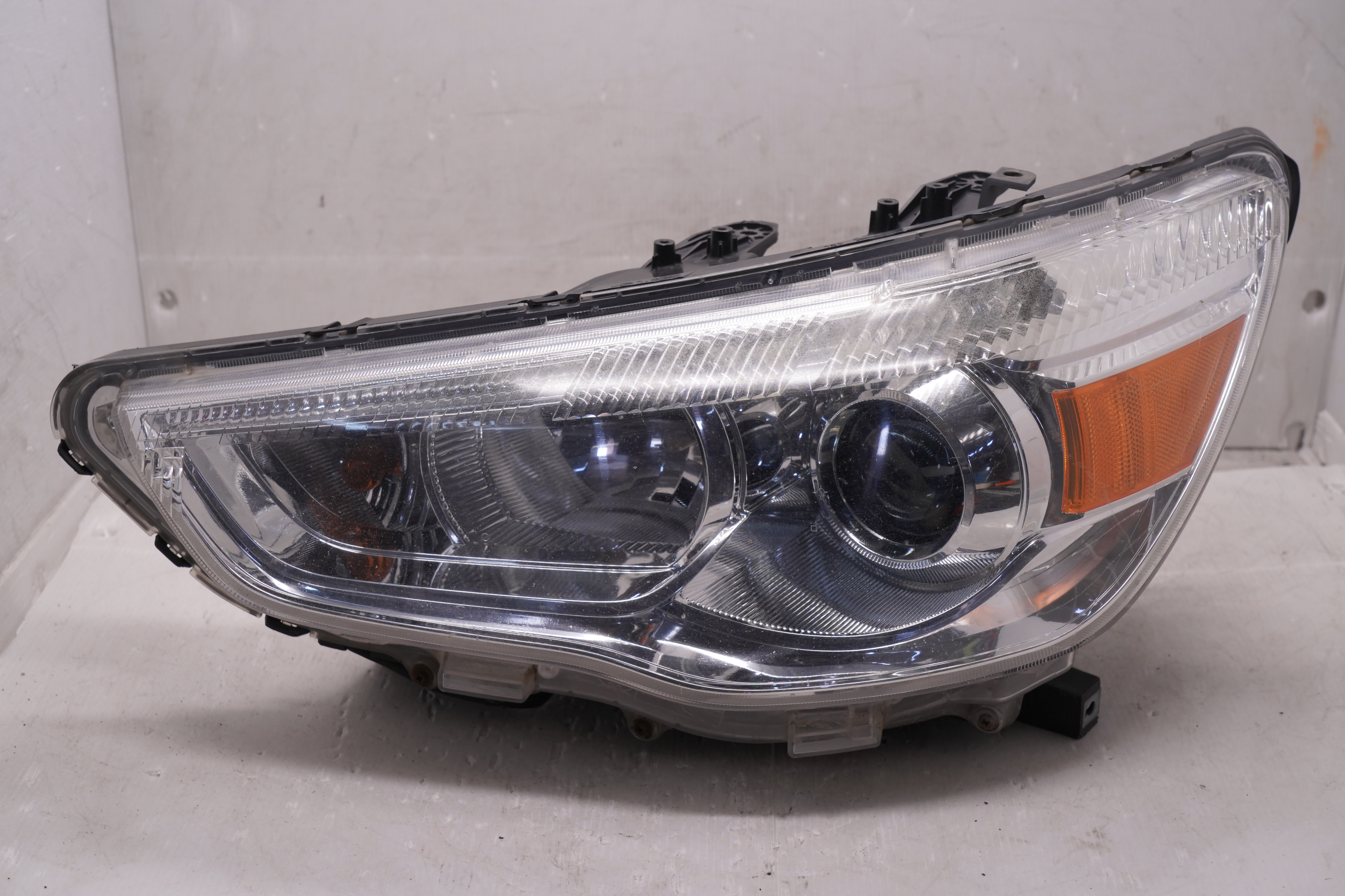 MITSUBISHI ASX 2010-2018 HALOGEN L.H.S HEADLIGHT GENUINE